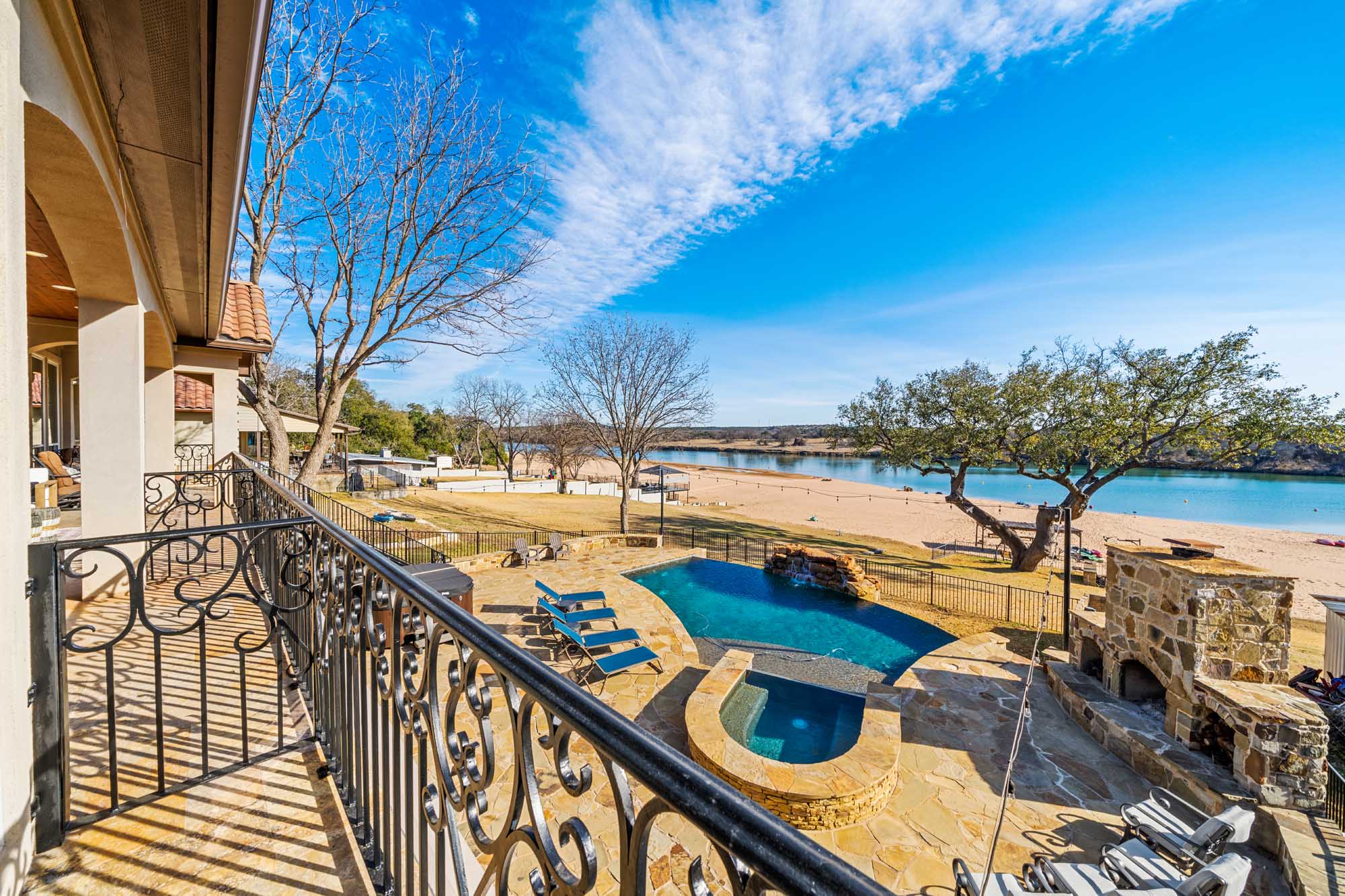 main property photo 17