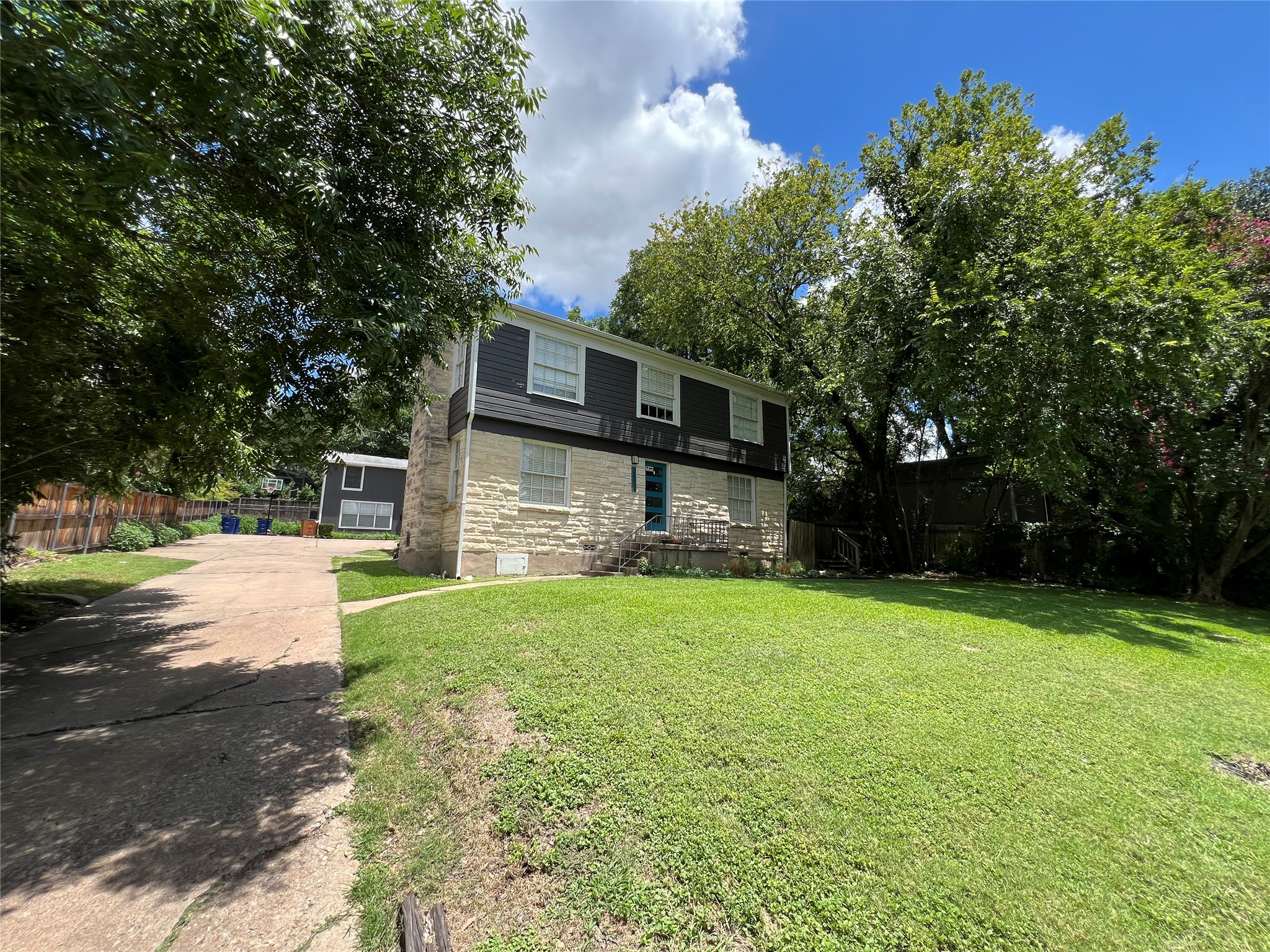 main property photo 6