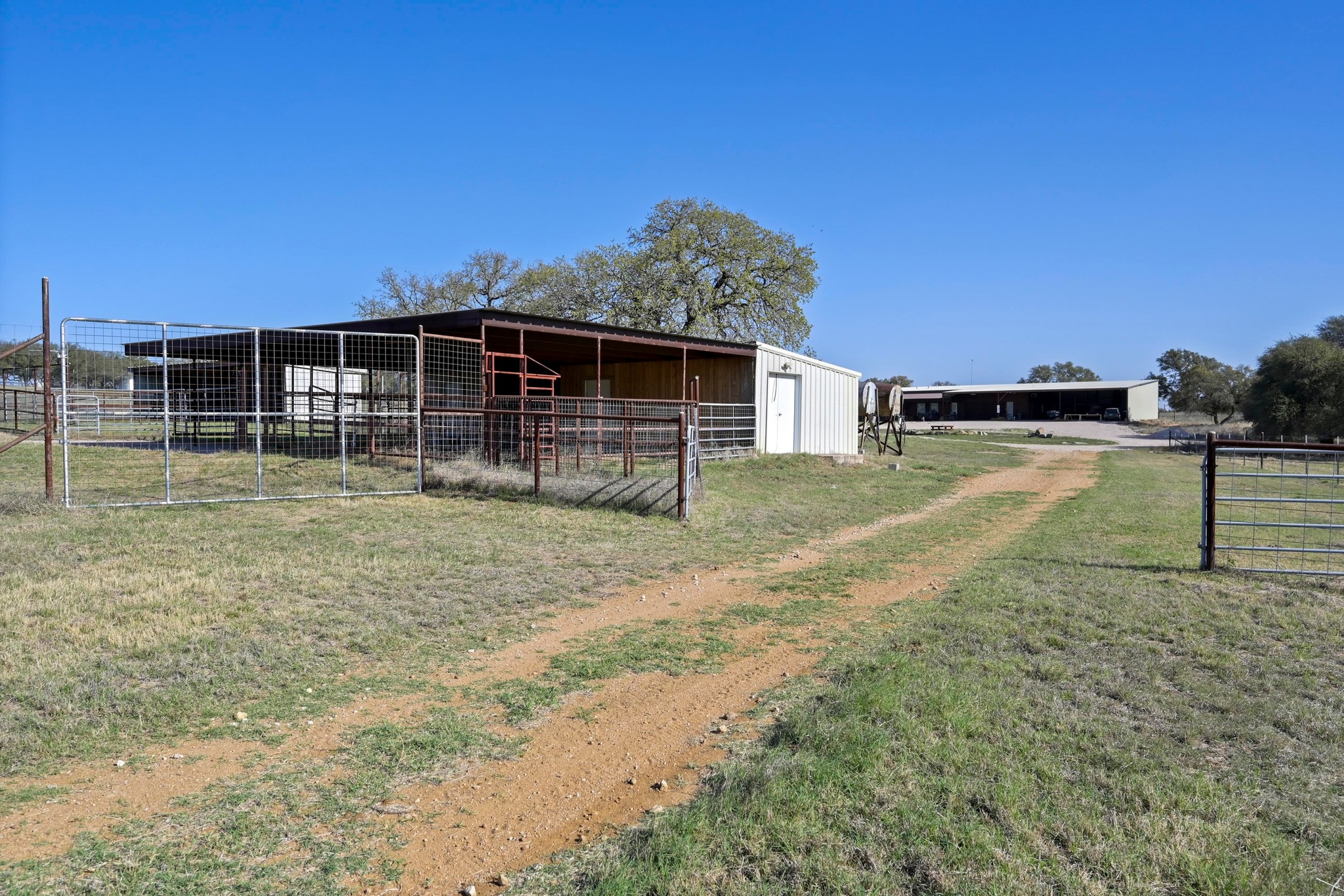 main property photo 33