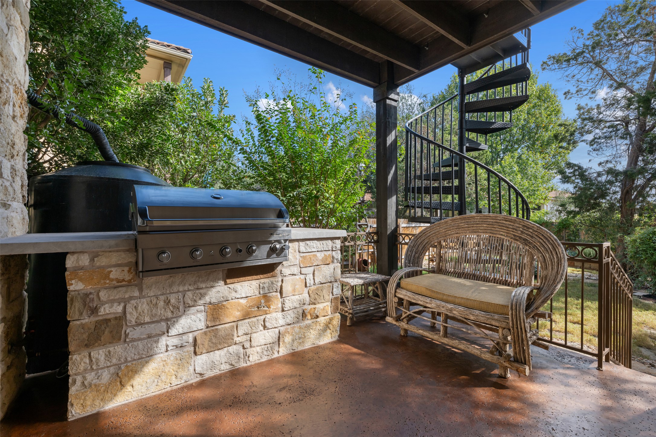 main property photo 31