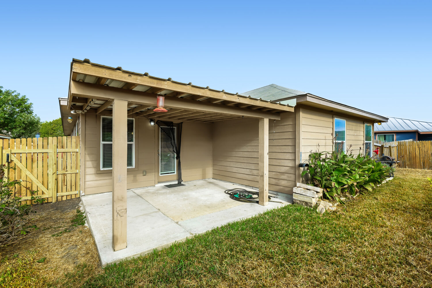 main property photo 19