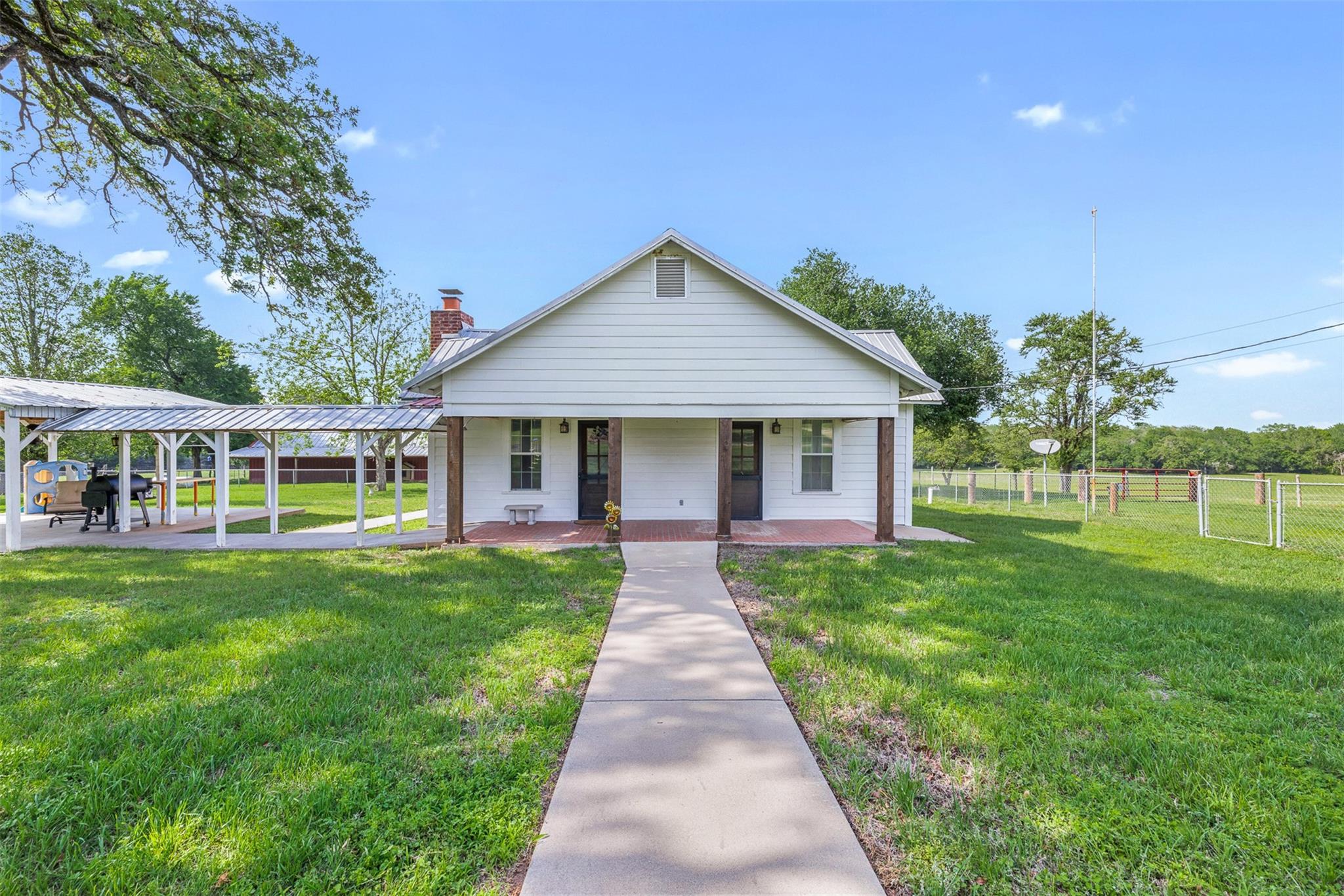 main property photo 8