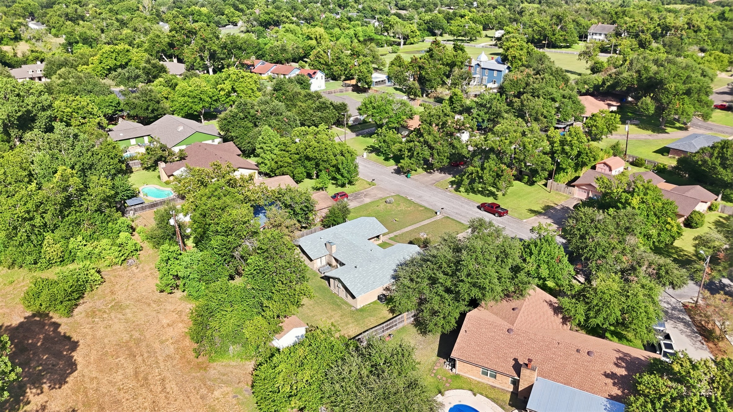 main property photo 25