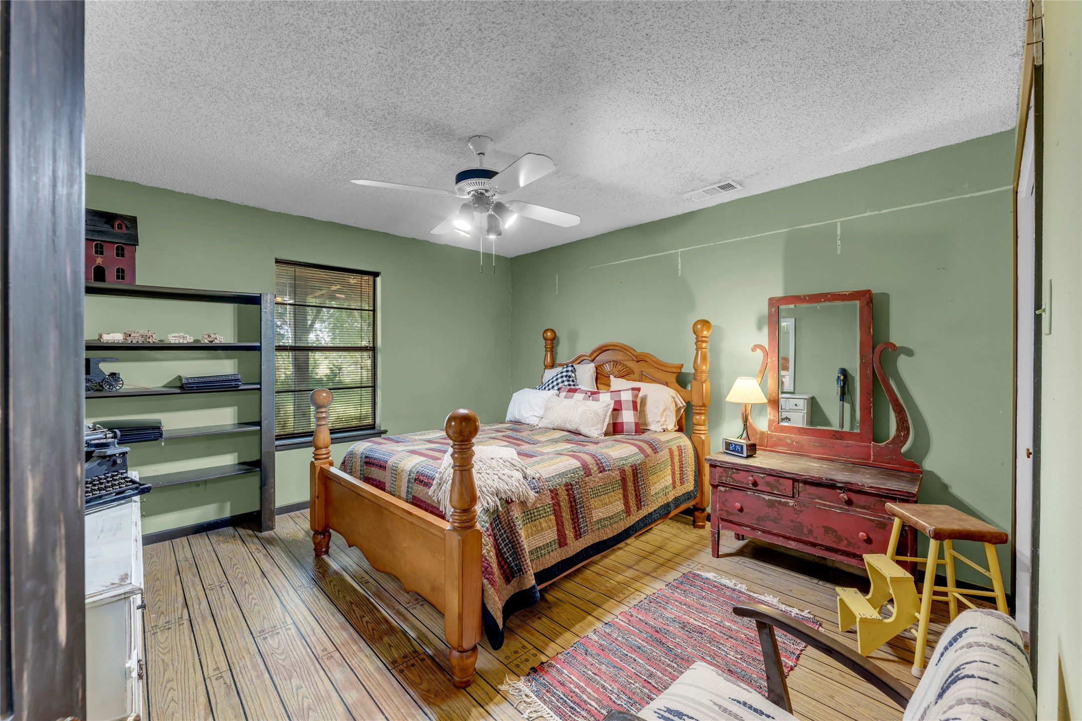 main property photo 19