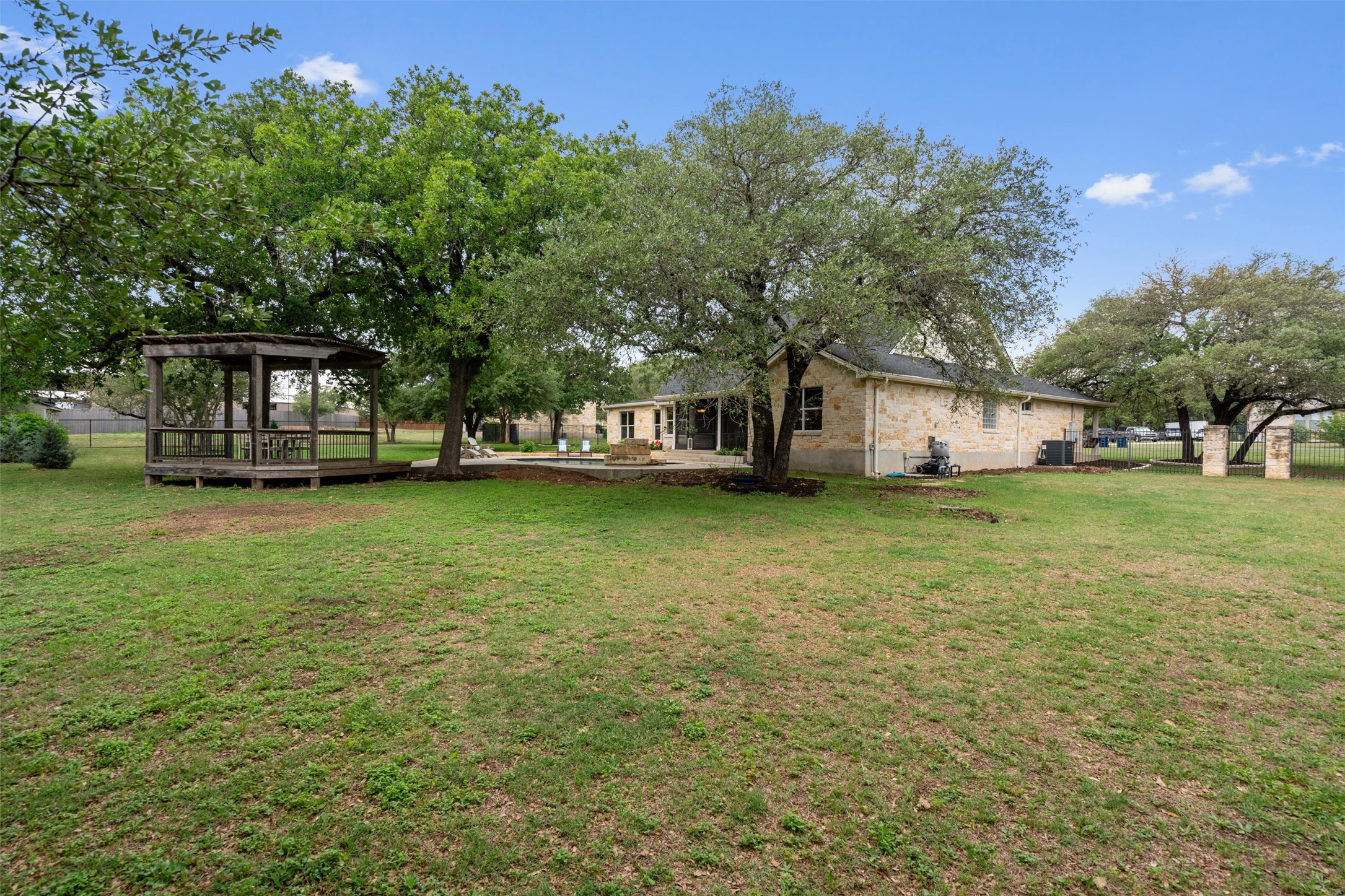 main property photo 38