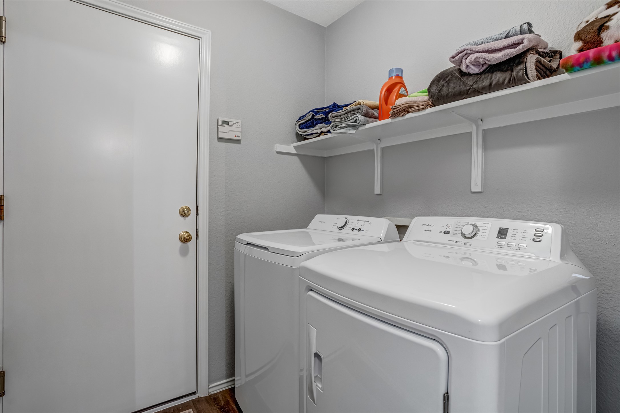 main property photo 28