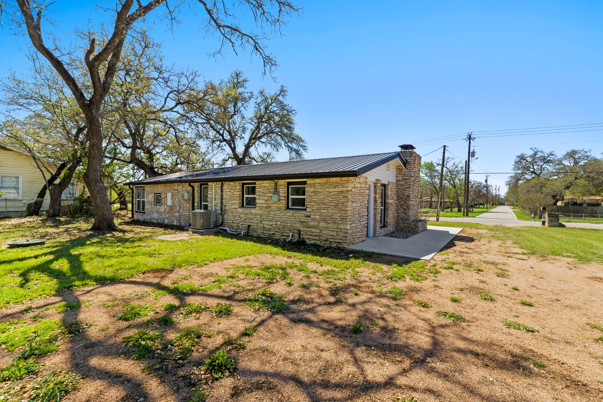 main property photo 30