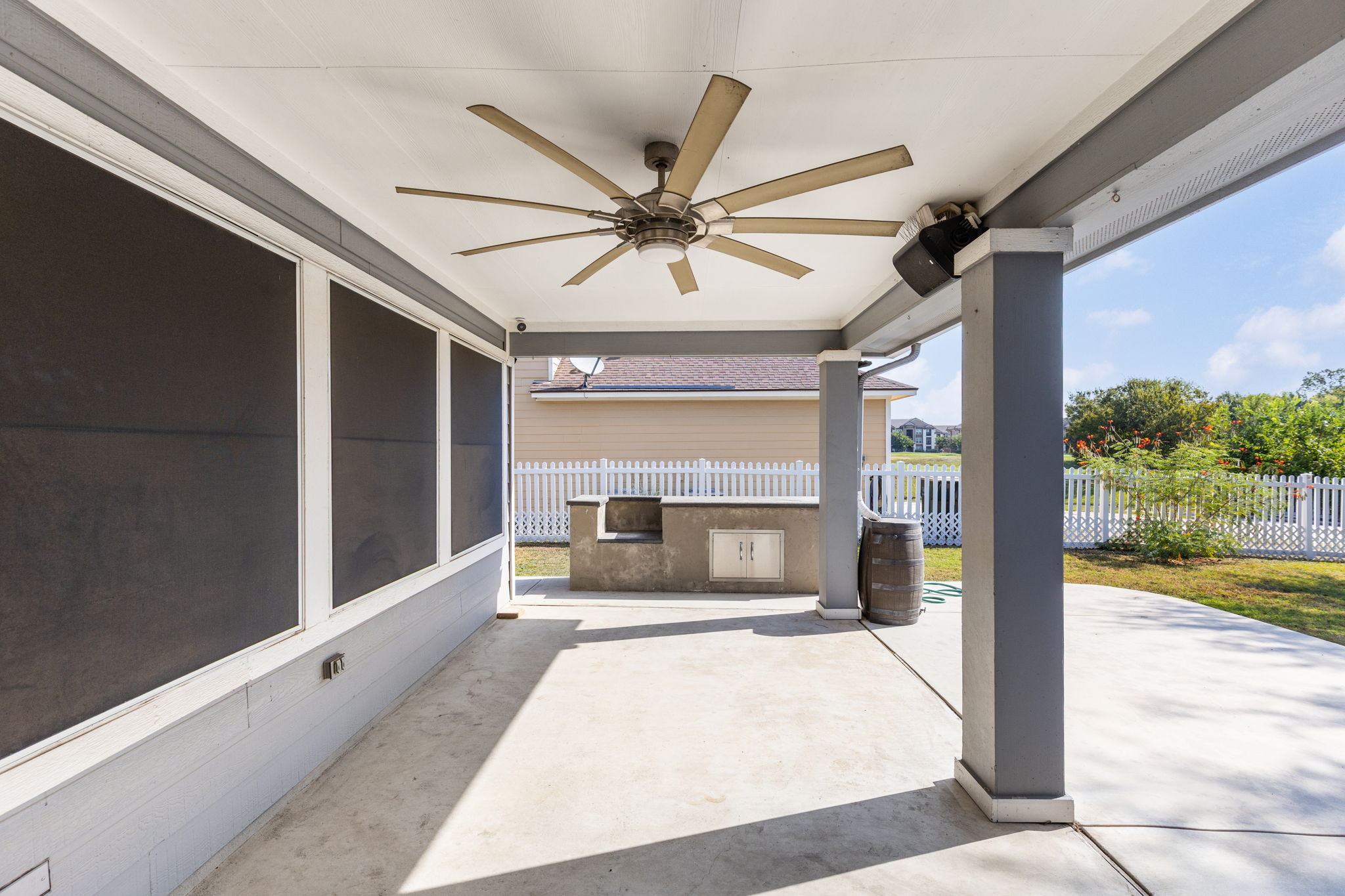 main property photo 30