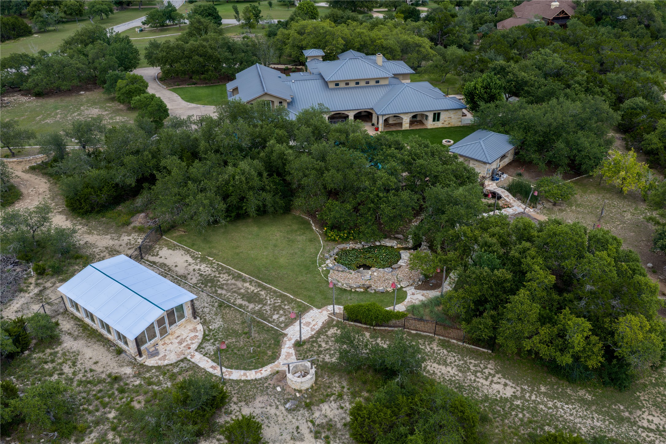 main property photo 28