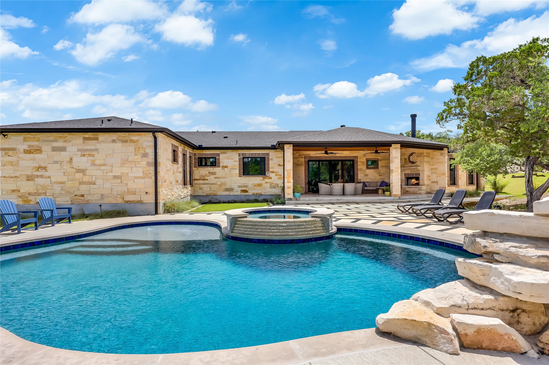 main property photo 25