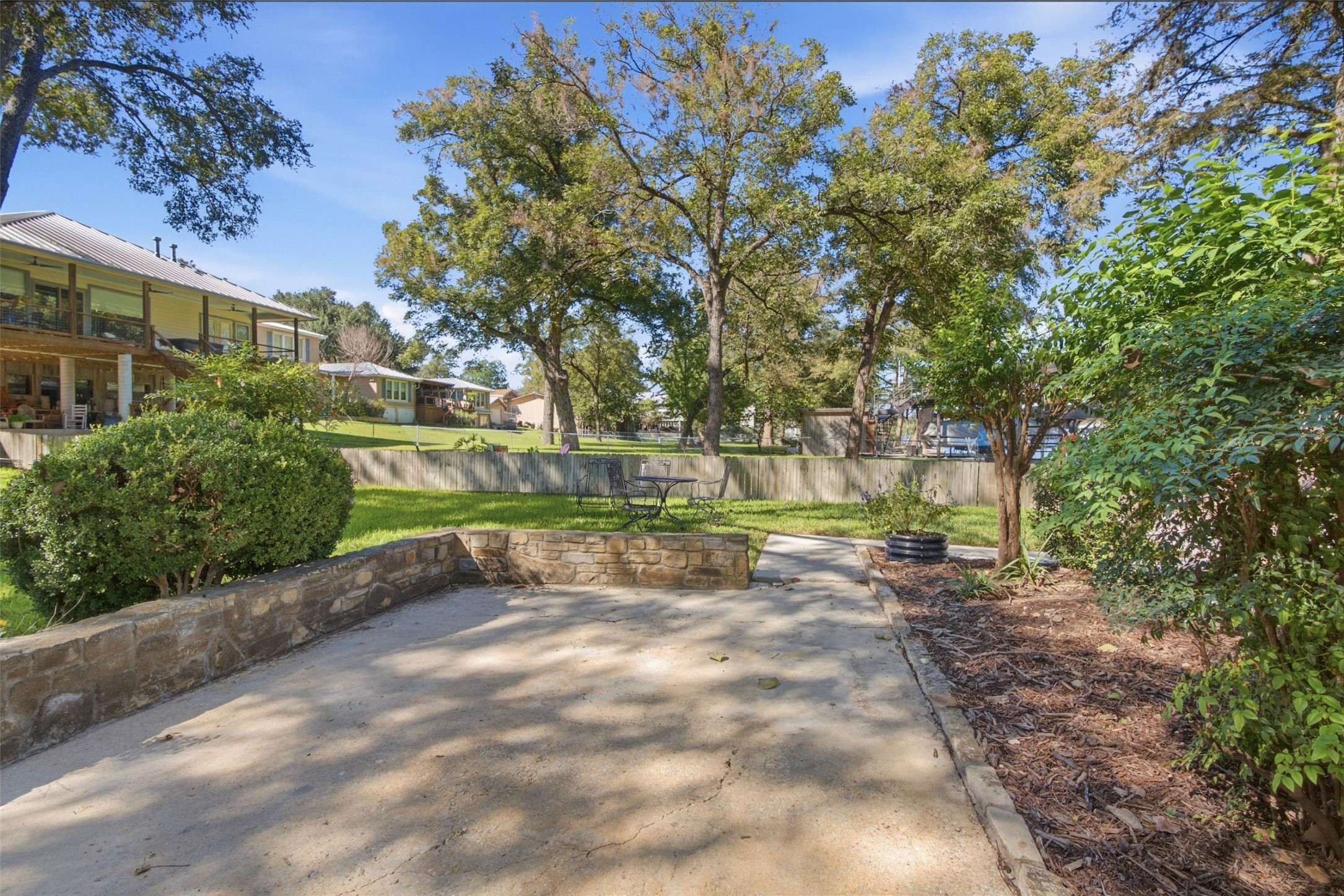 main property photo 28