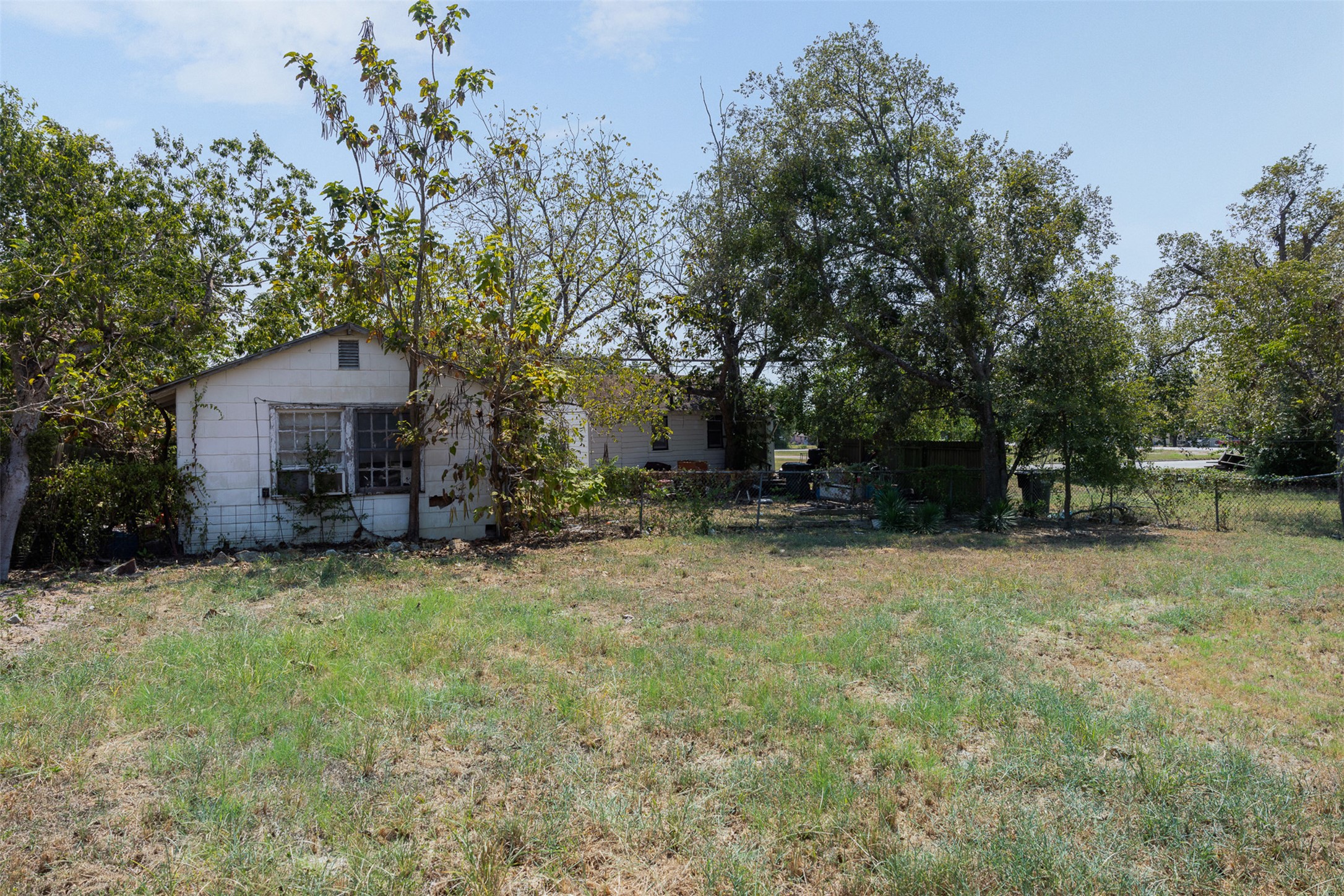 main property photo 10