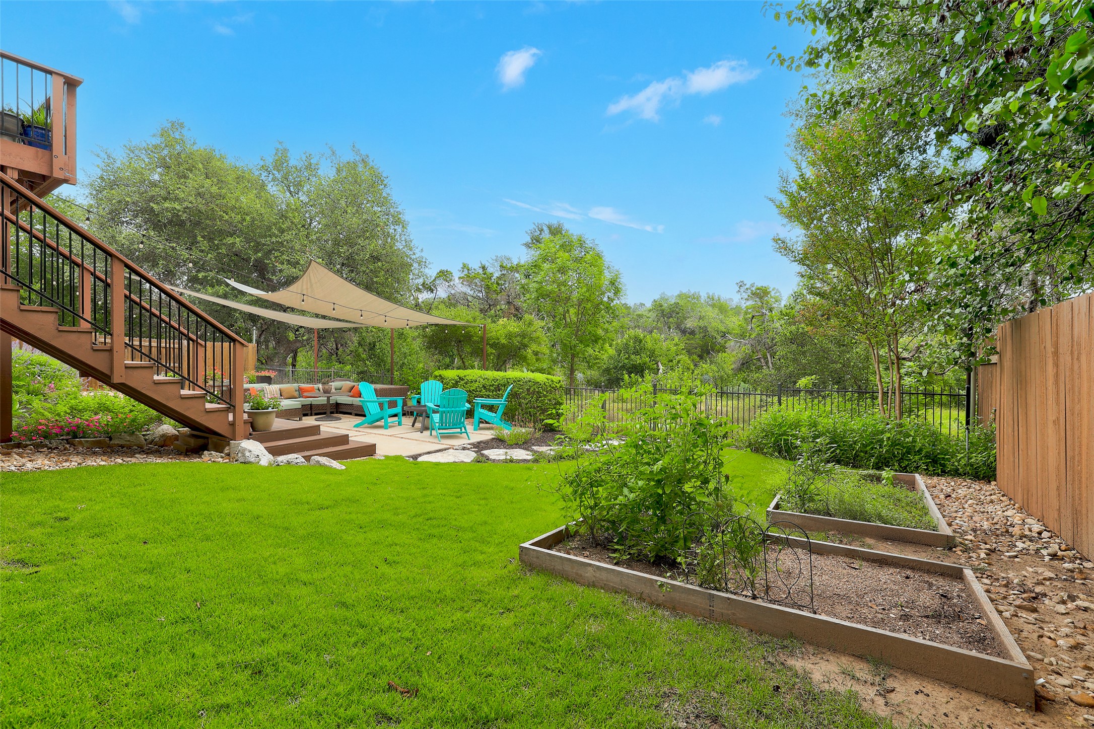 main property photo 28