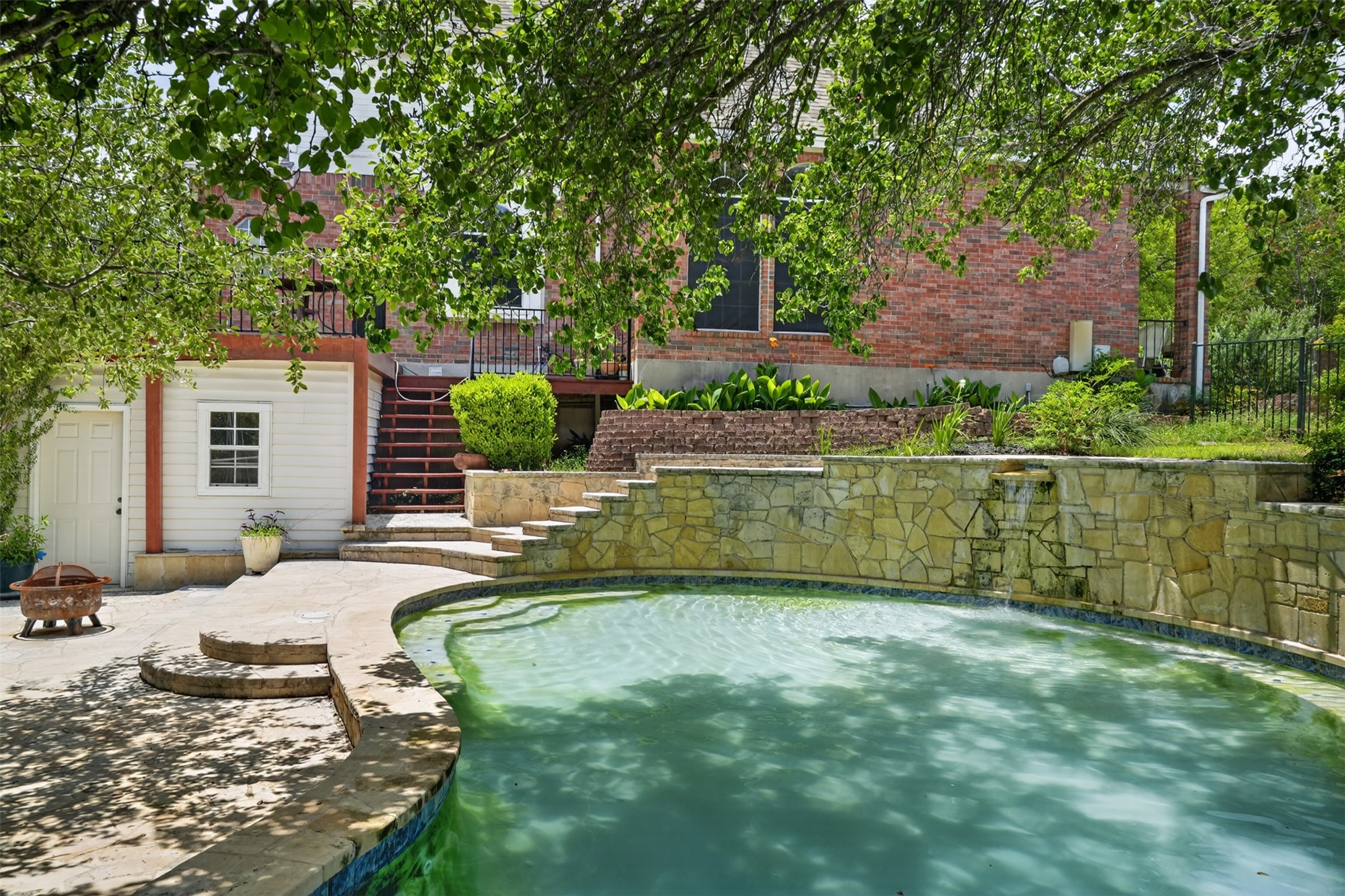 main property photo 33
