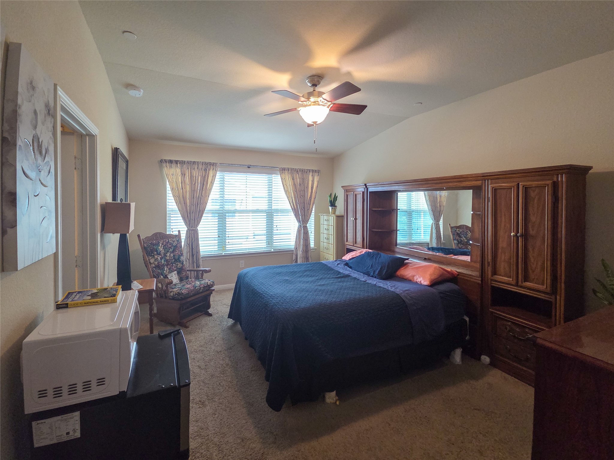 main property photo 9