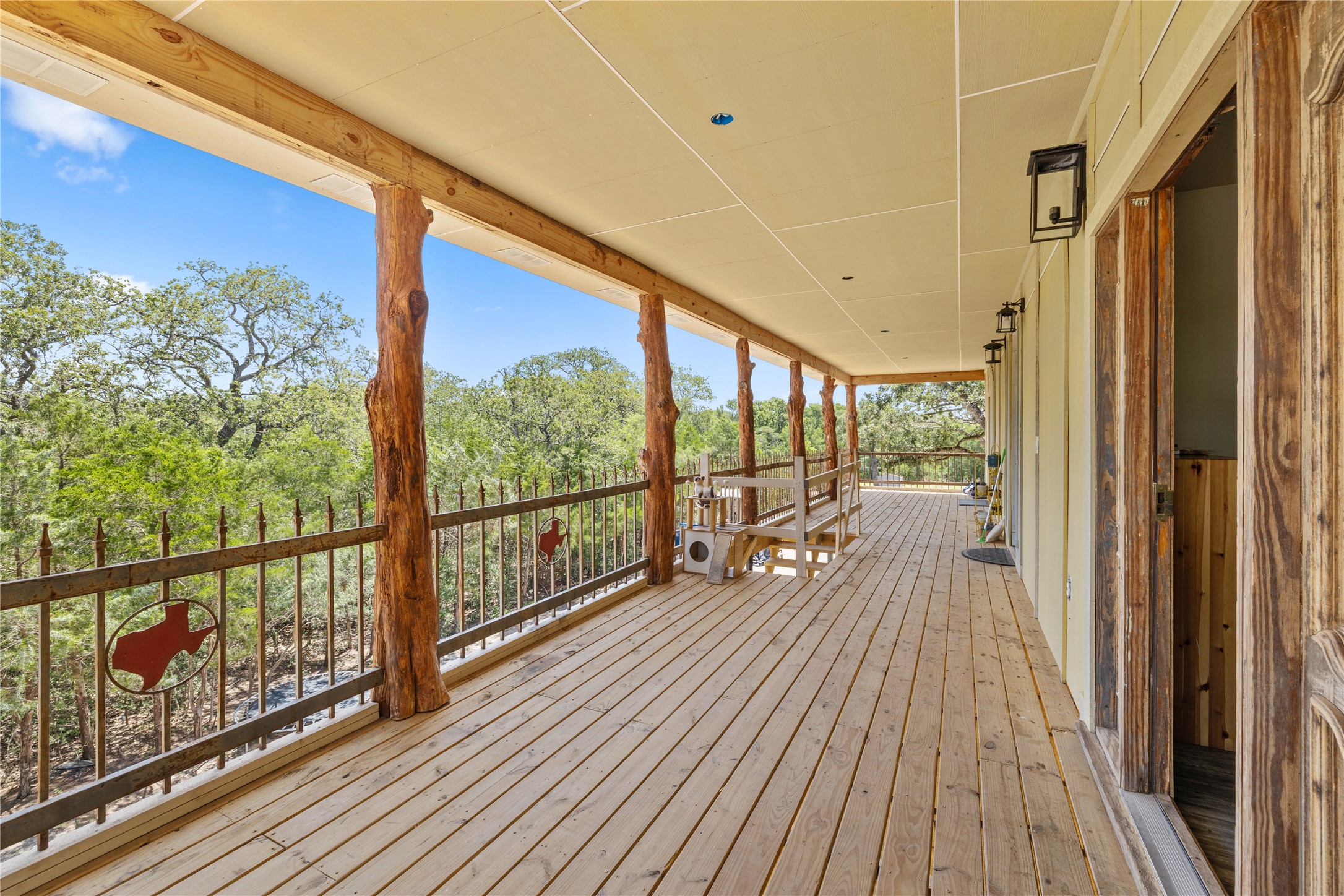 main property photo 17