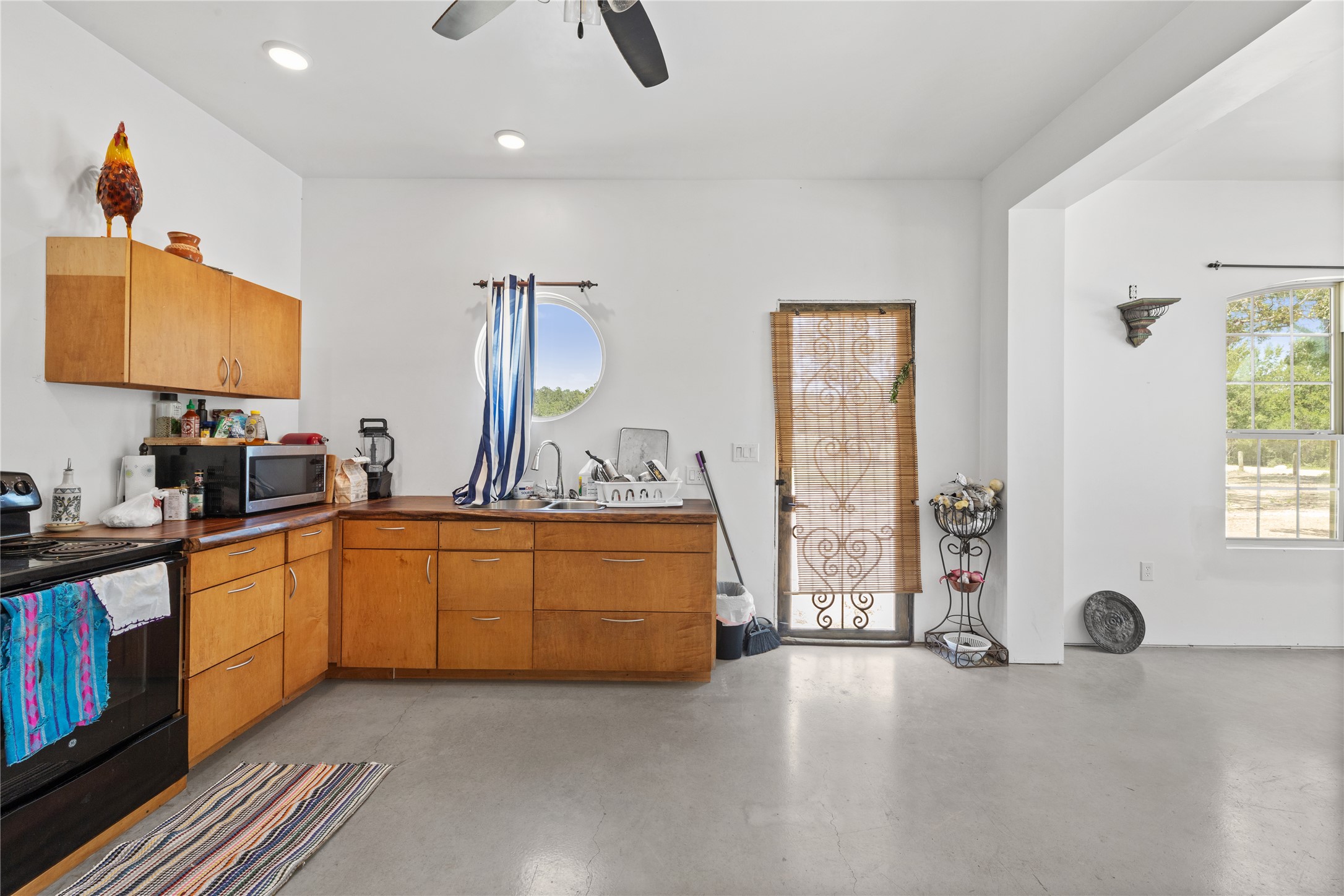 main property photo 25