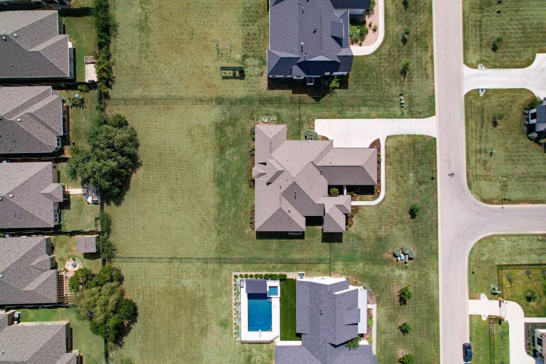 main property photo 33