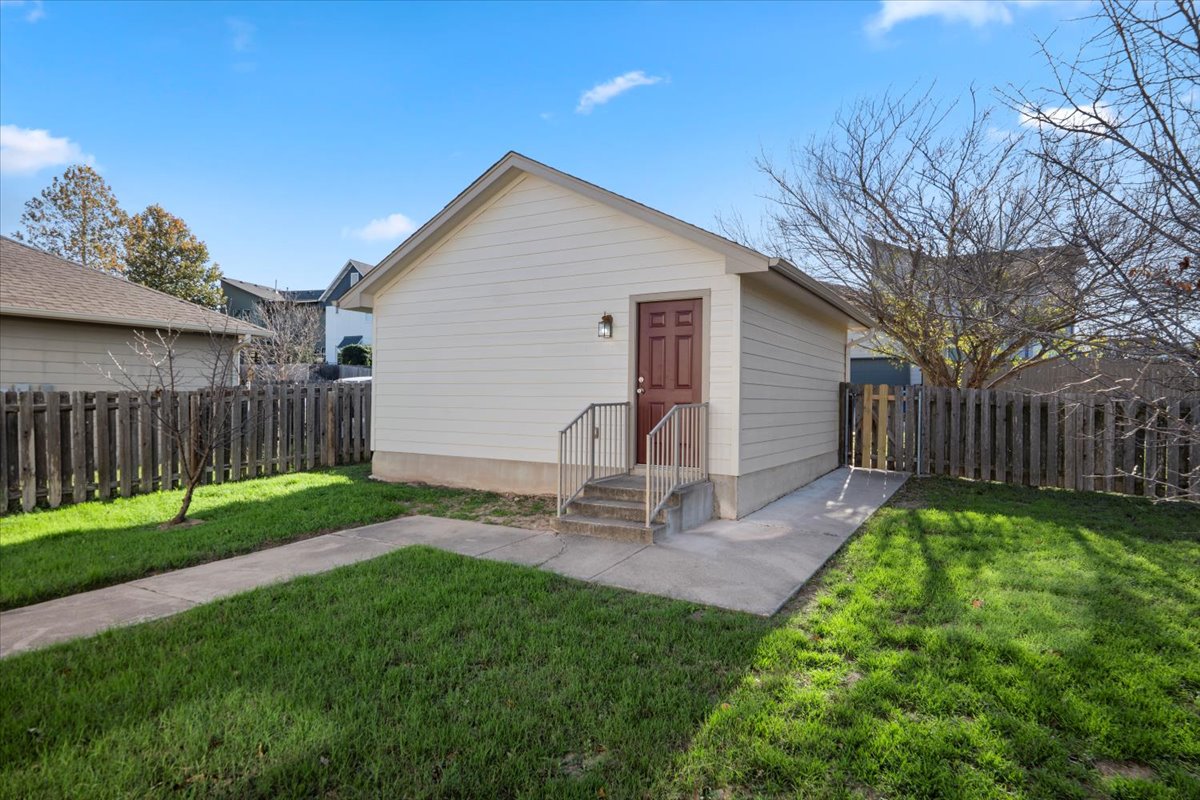 main property photo 11