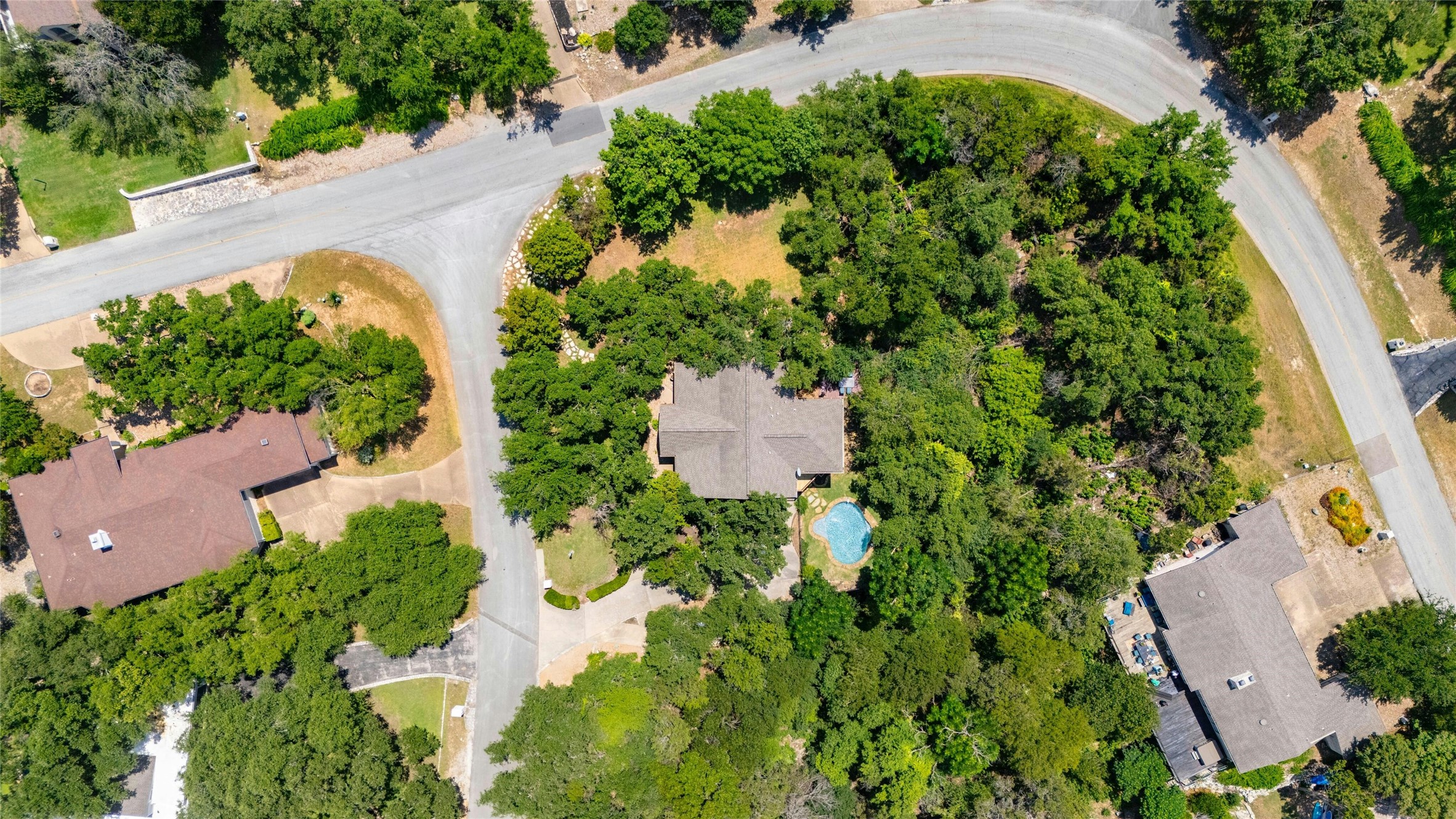 main property photo 39