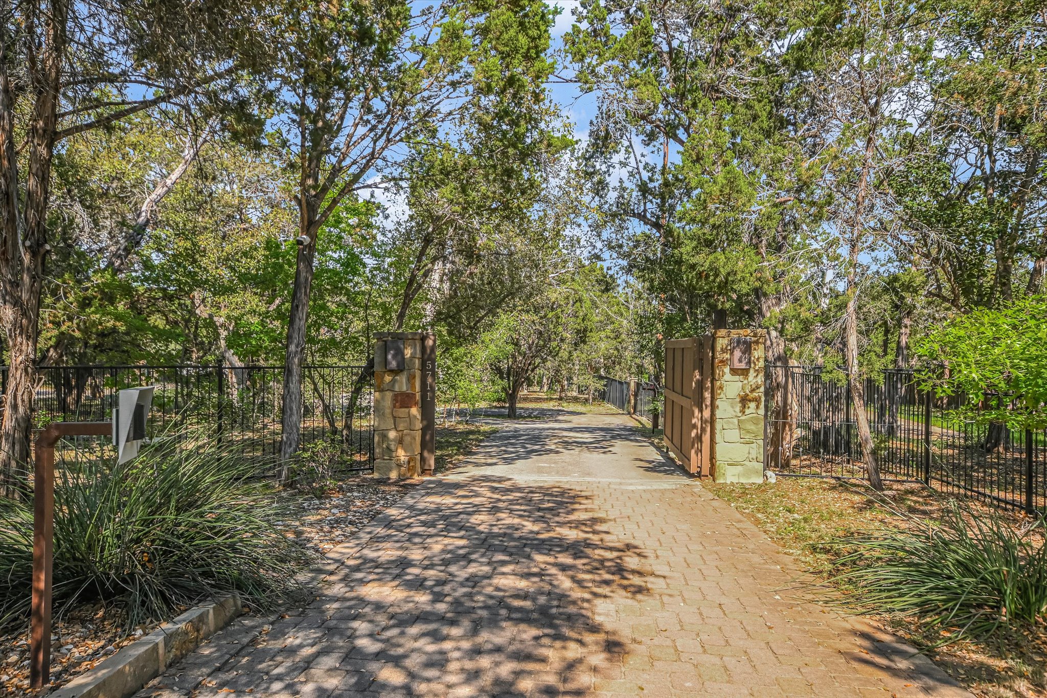 main property photo 31