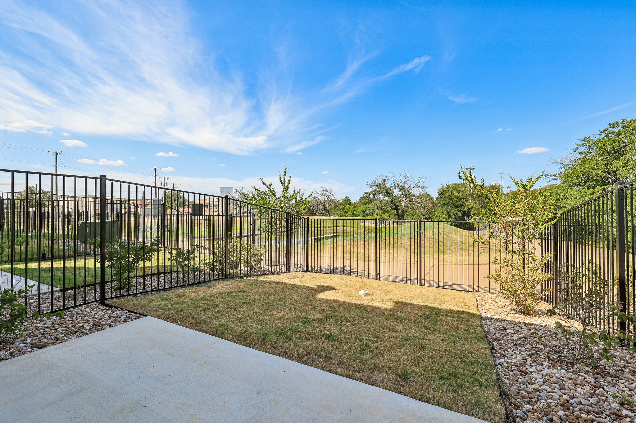 main property photo 28