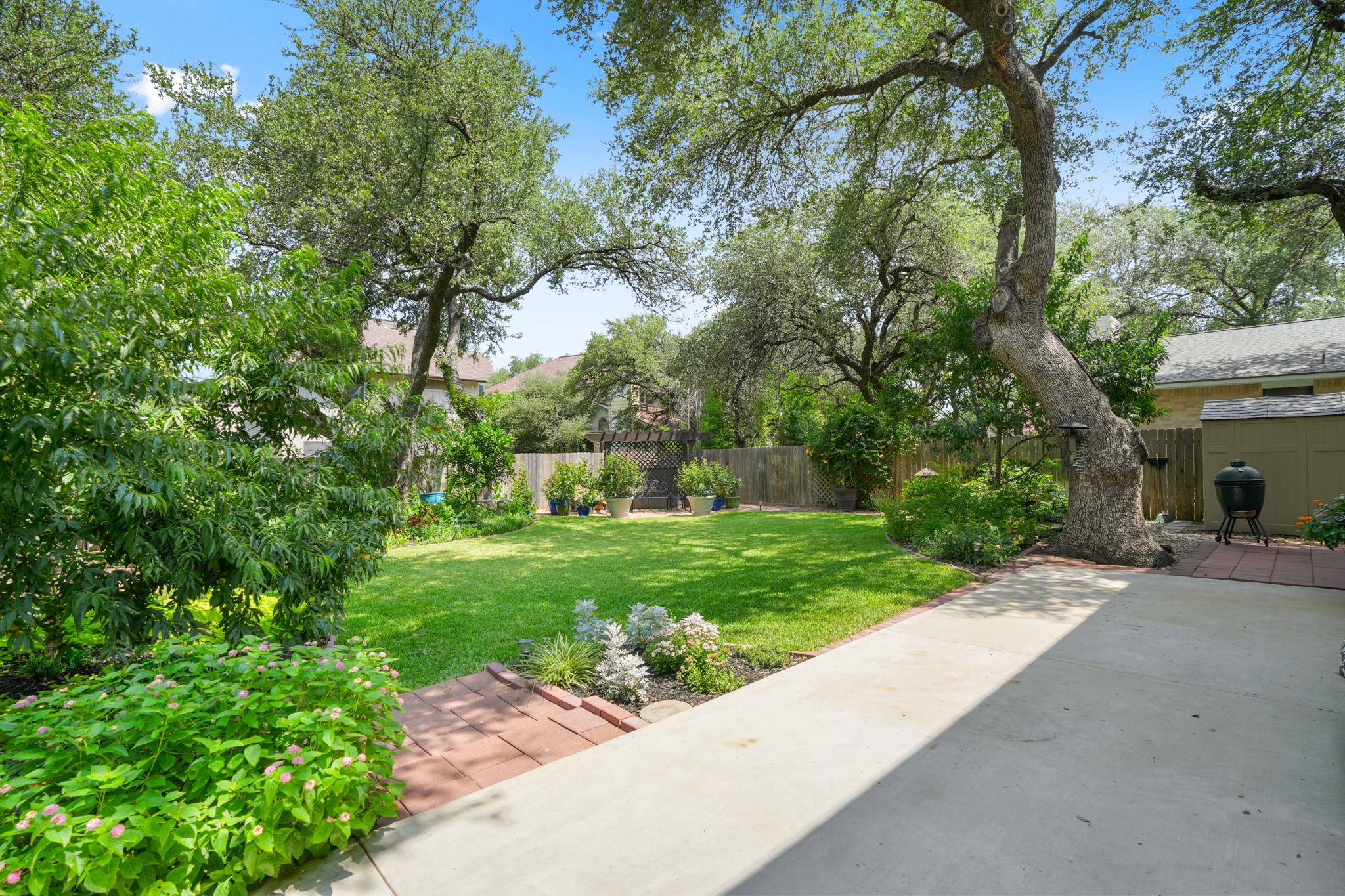 main property photo 28