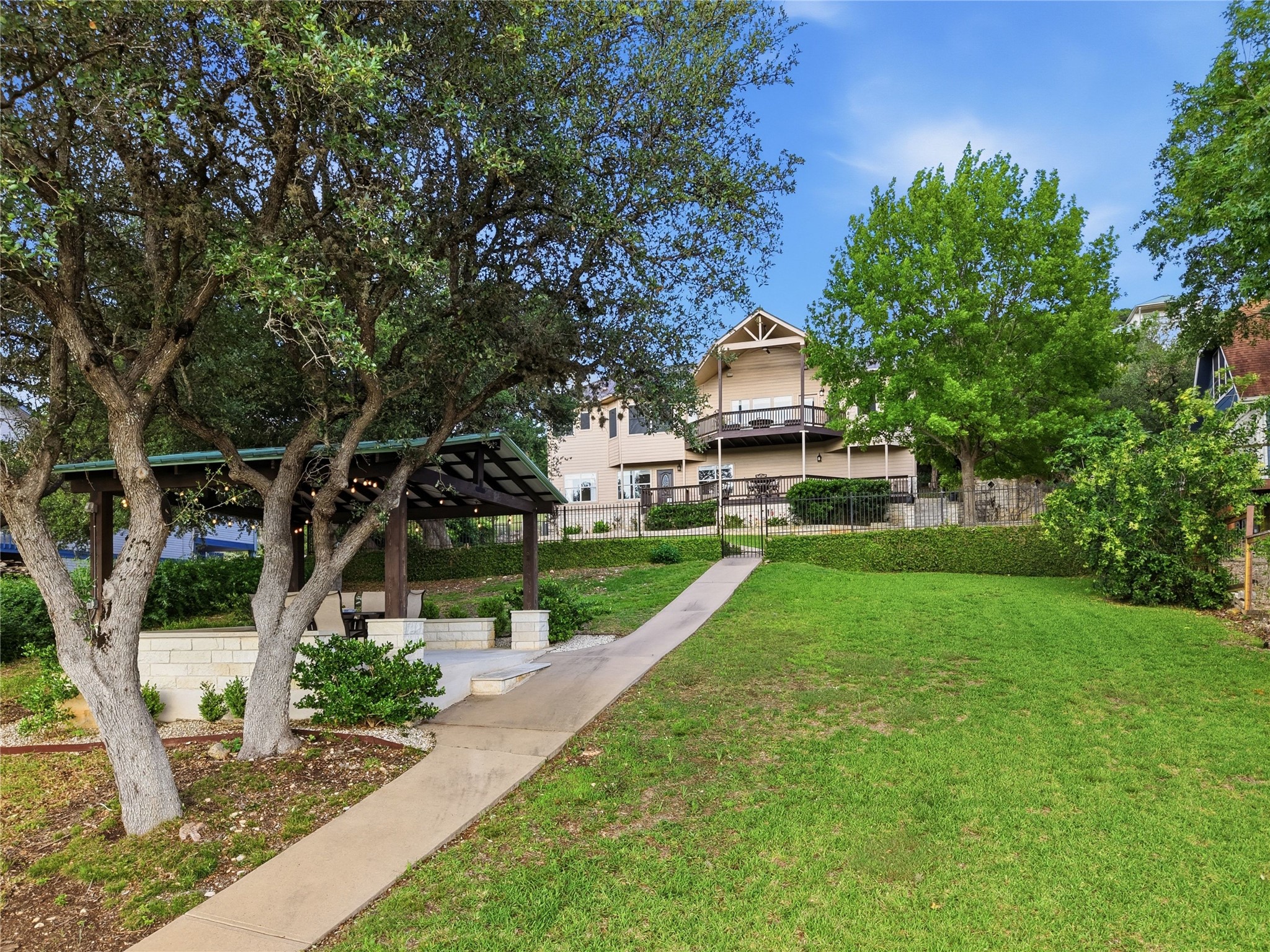 main property photo 34