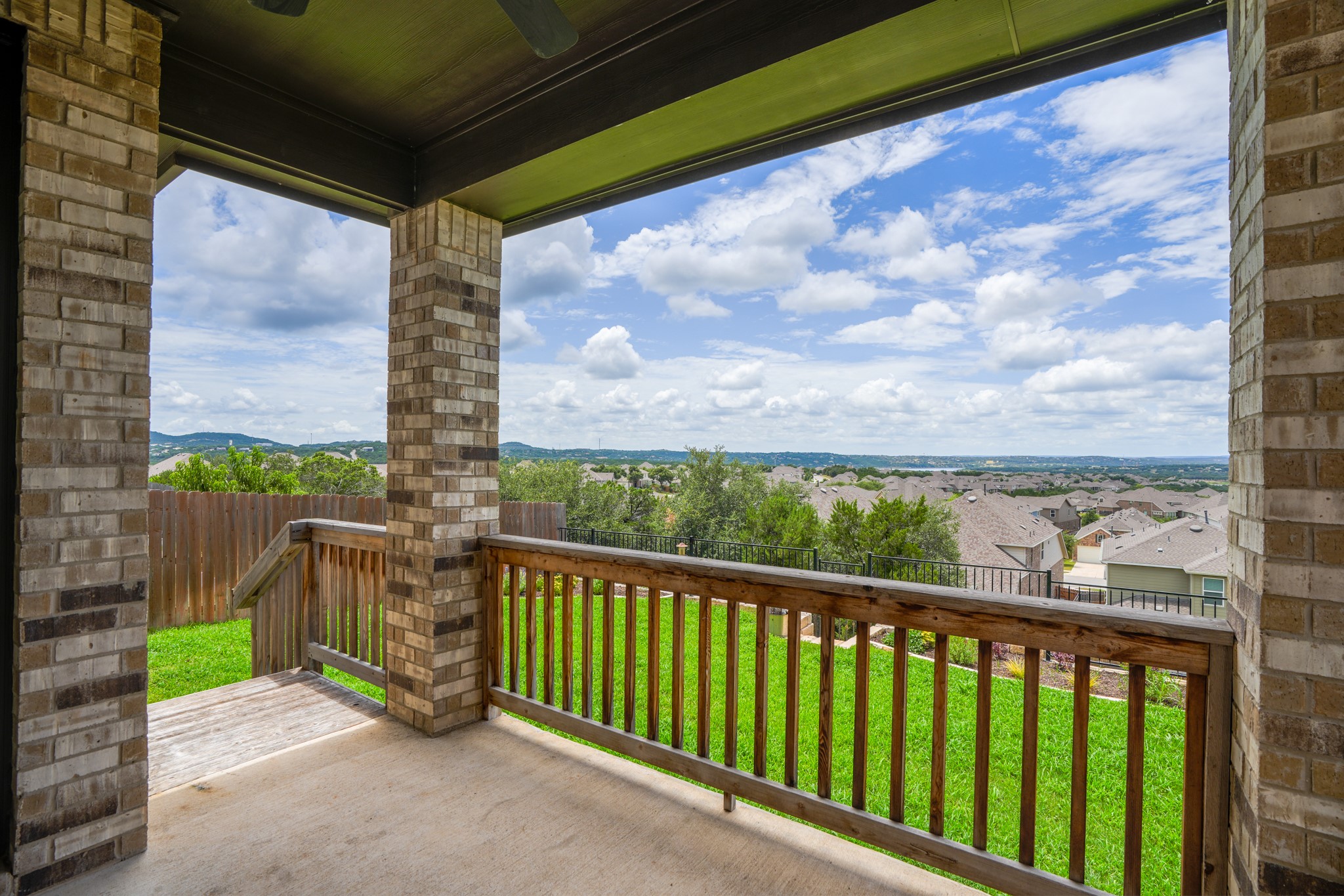 main property photo 30
