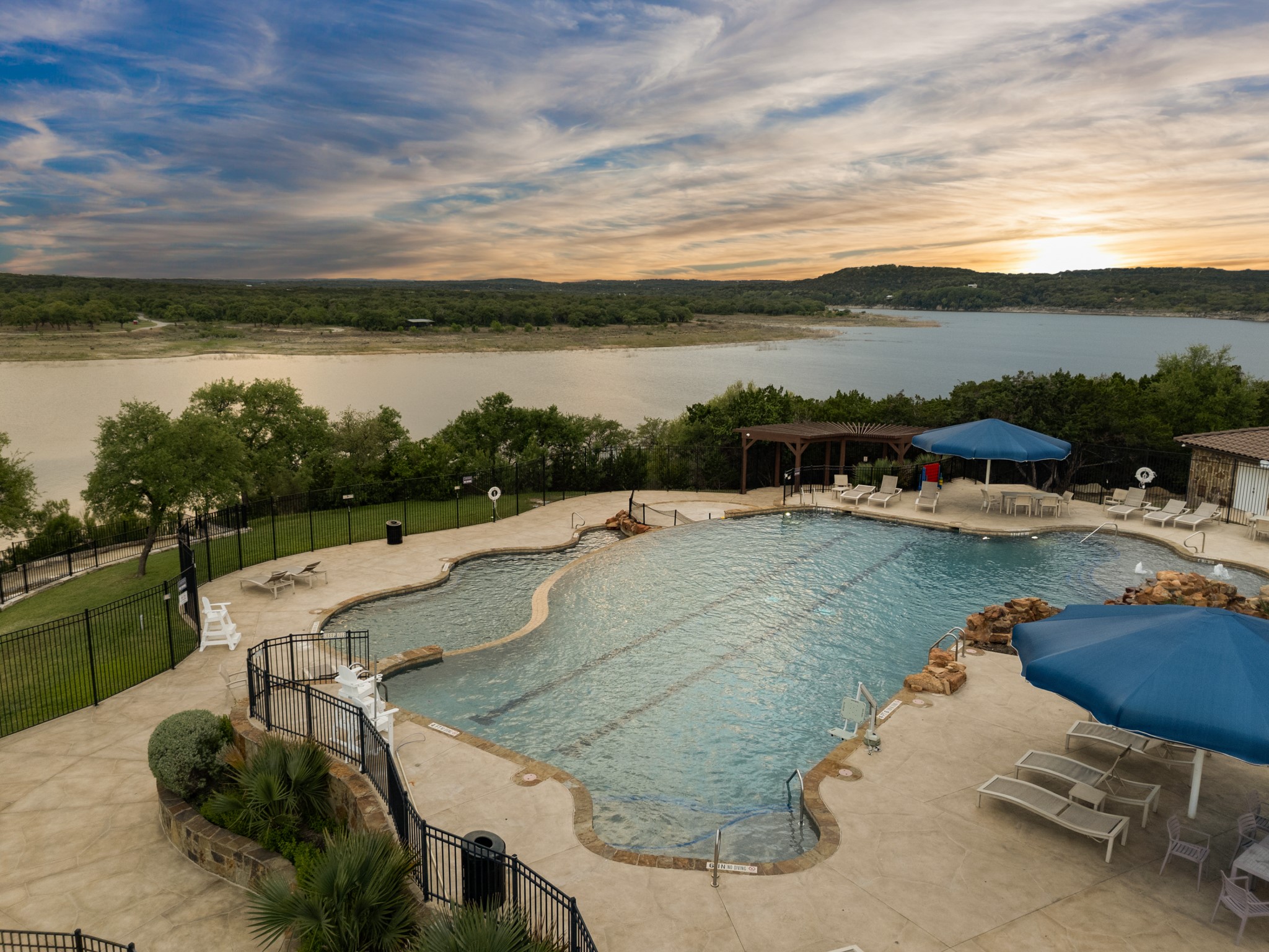main property photo 37