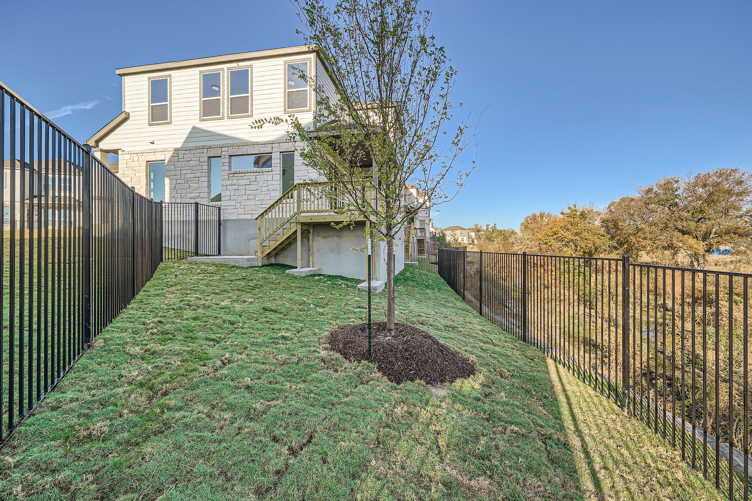 main property photo 11
