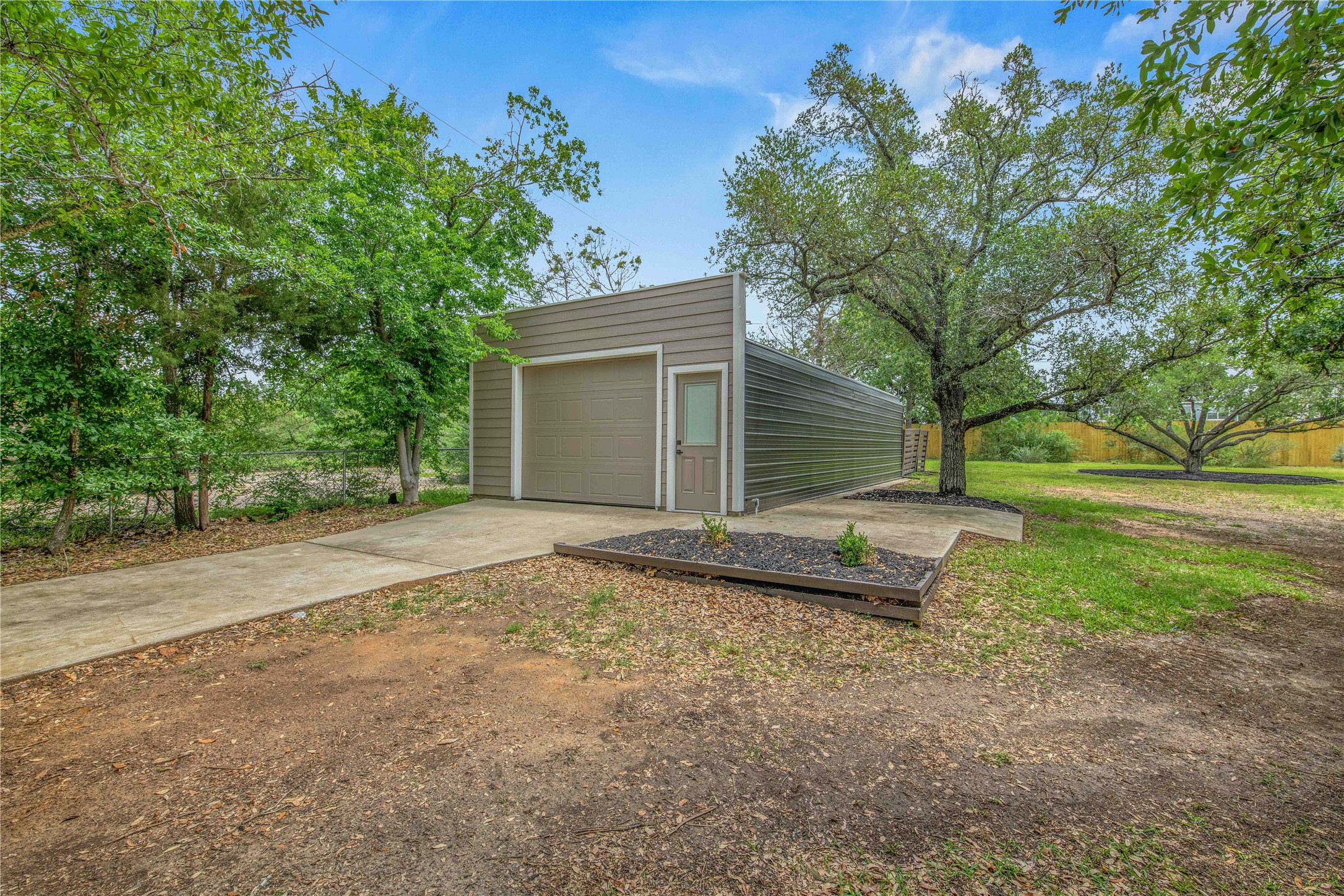 main property photo 38