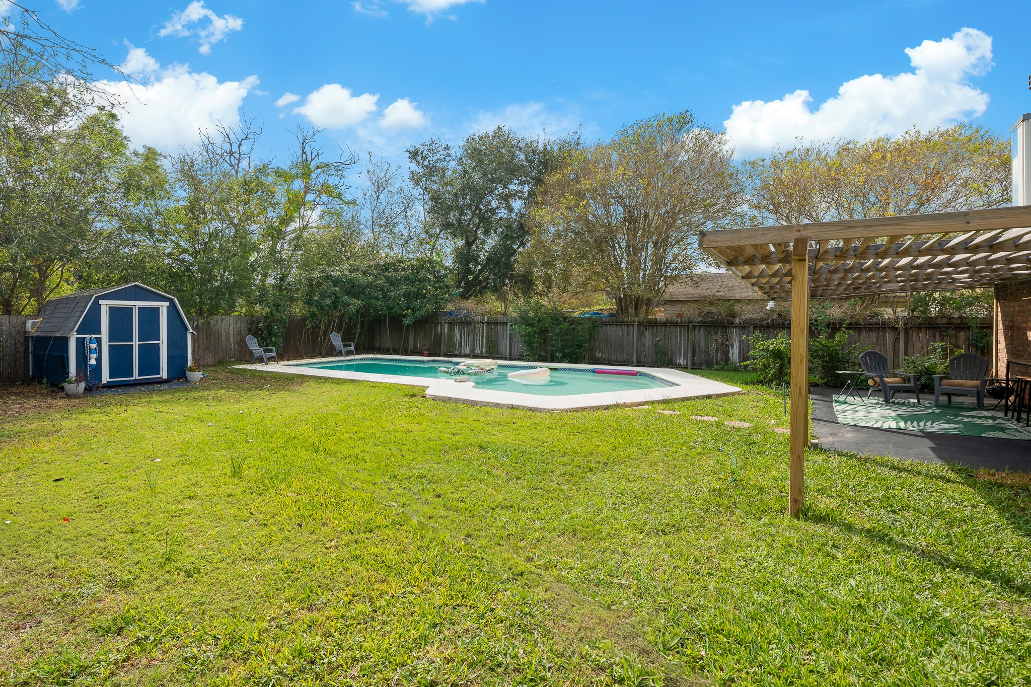 main property photo 32