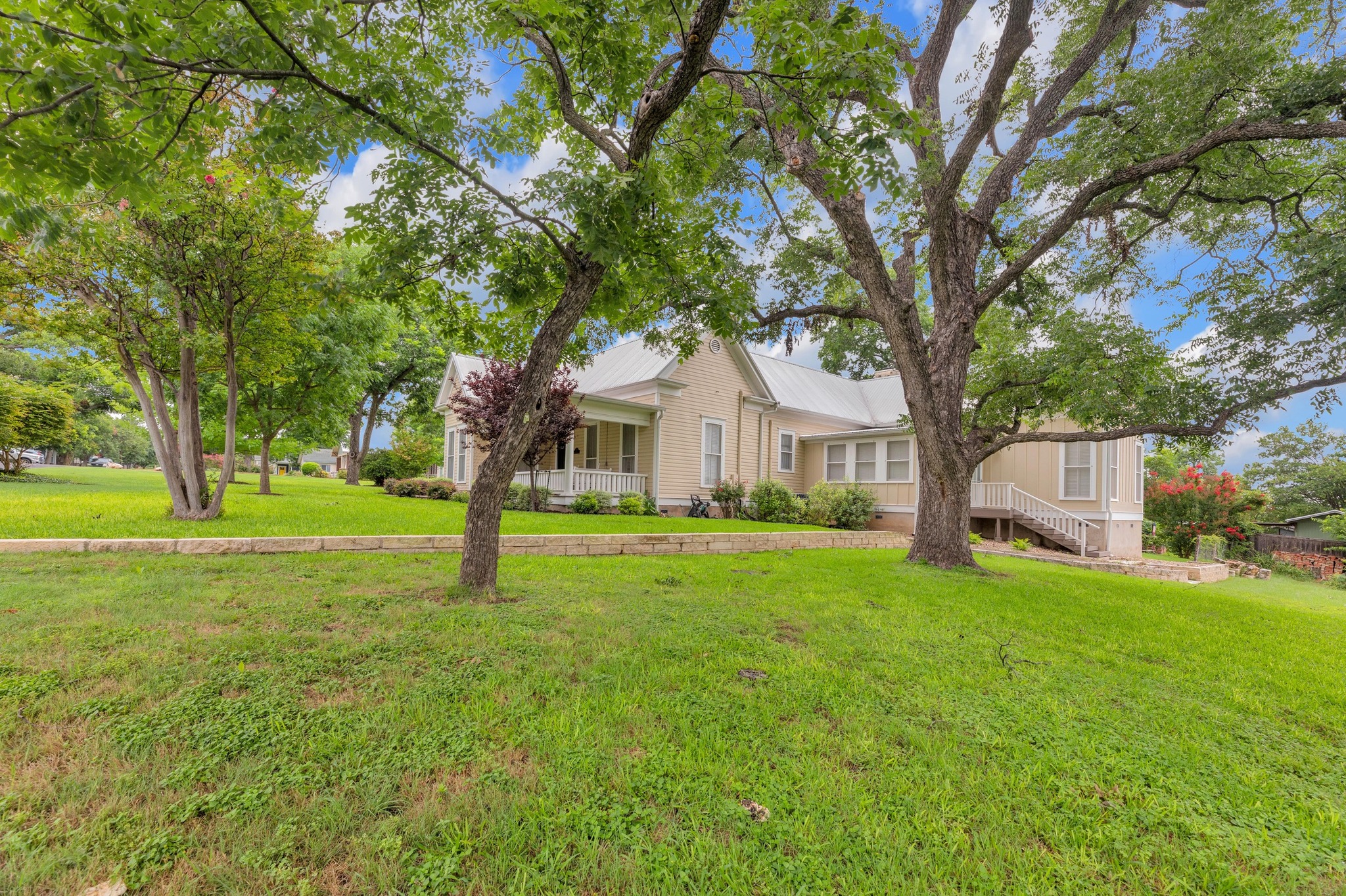 main property photo 11
