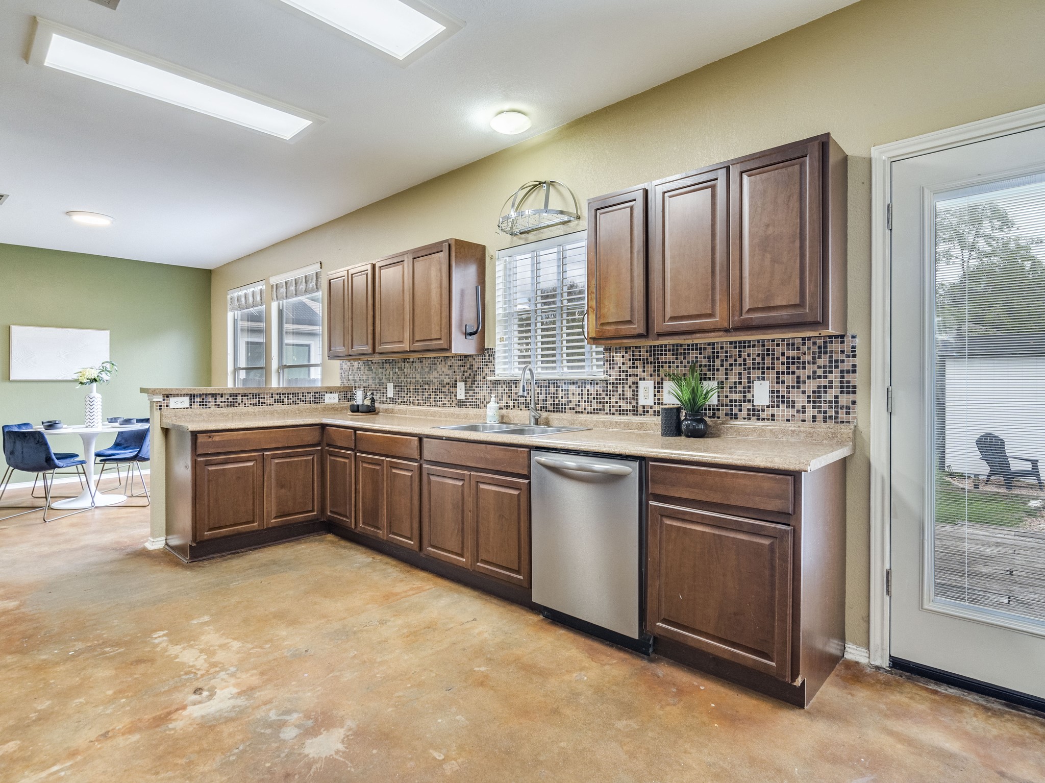 main property photo 13
