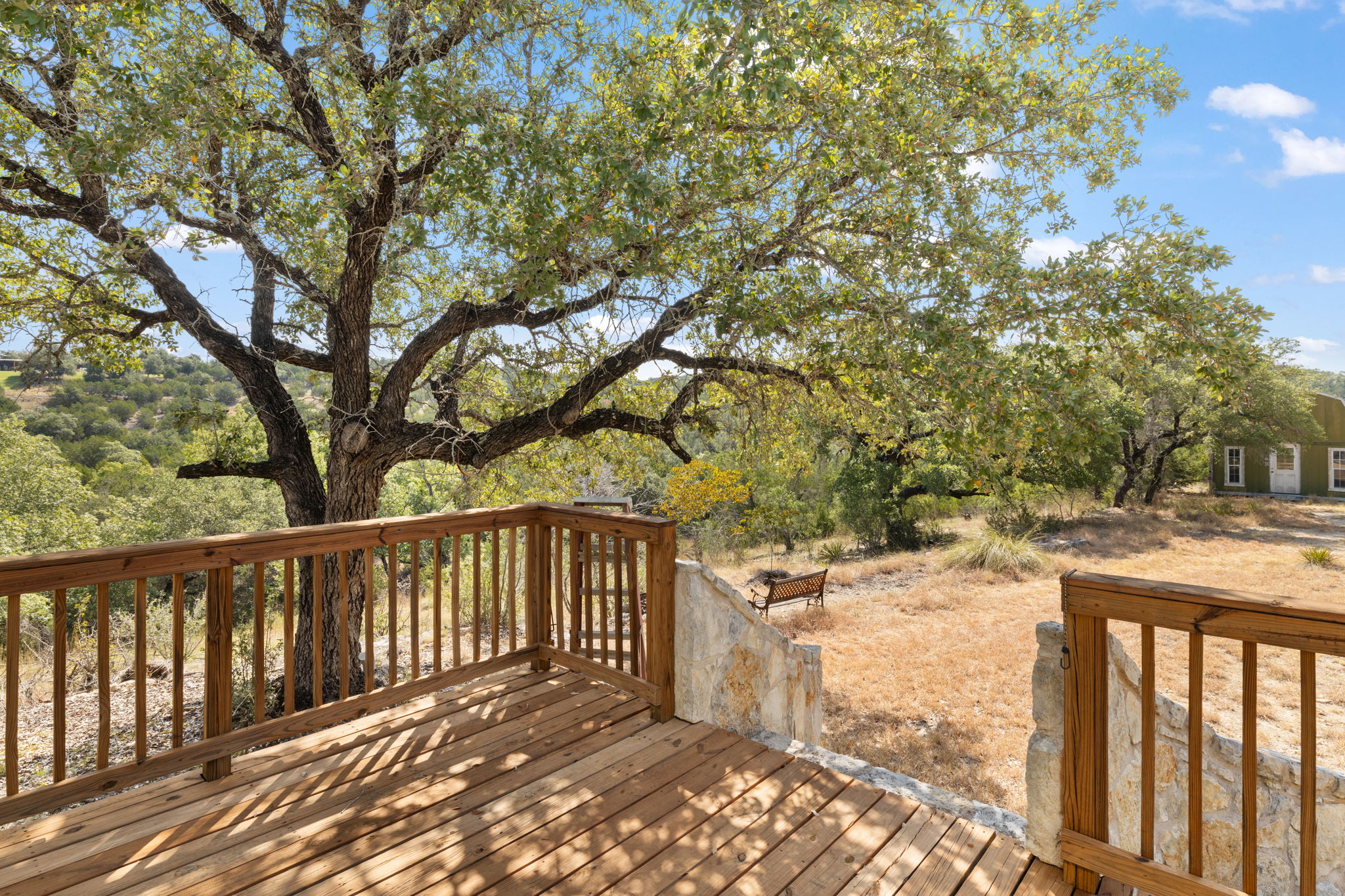 main property photo 28