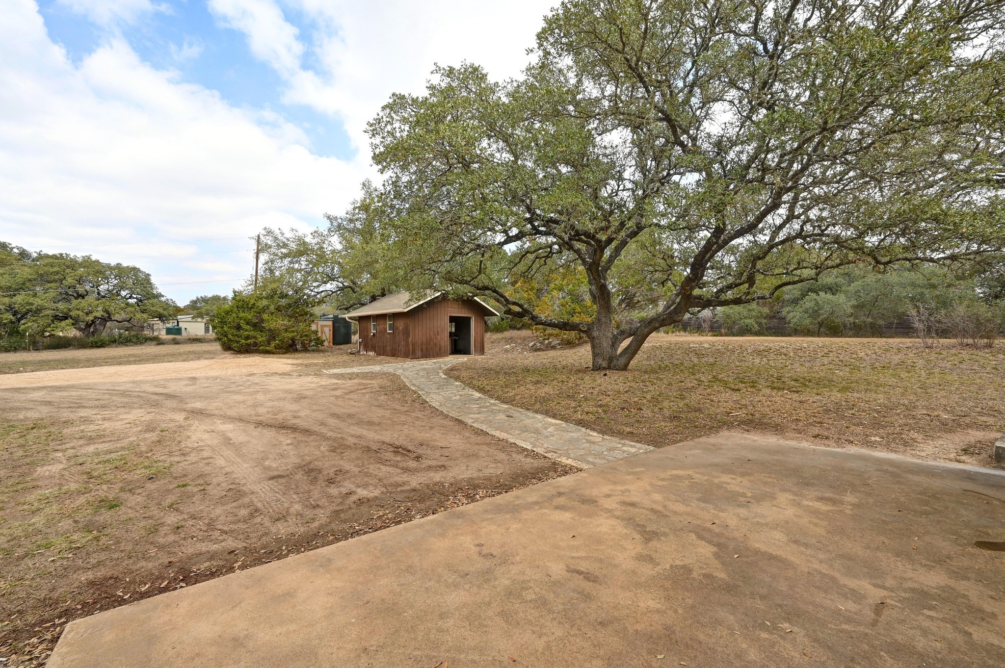 main property photo 30