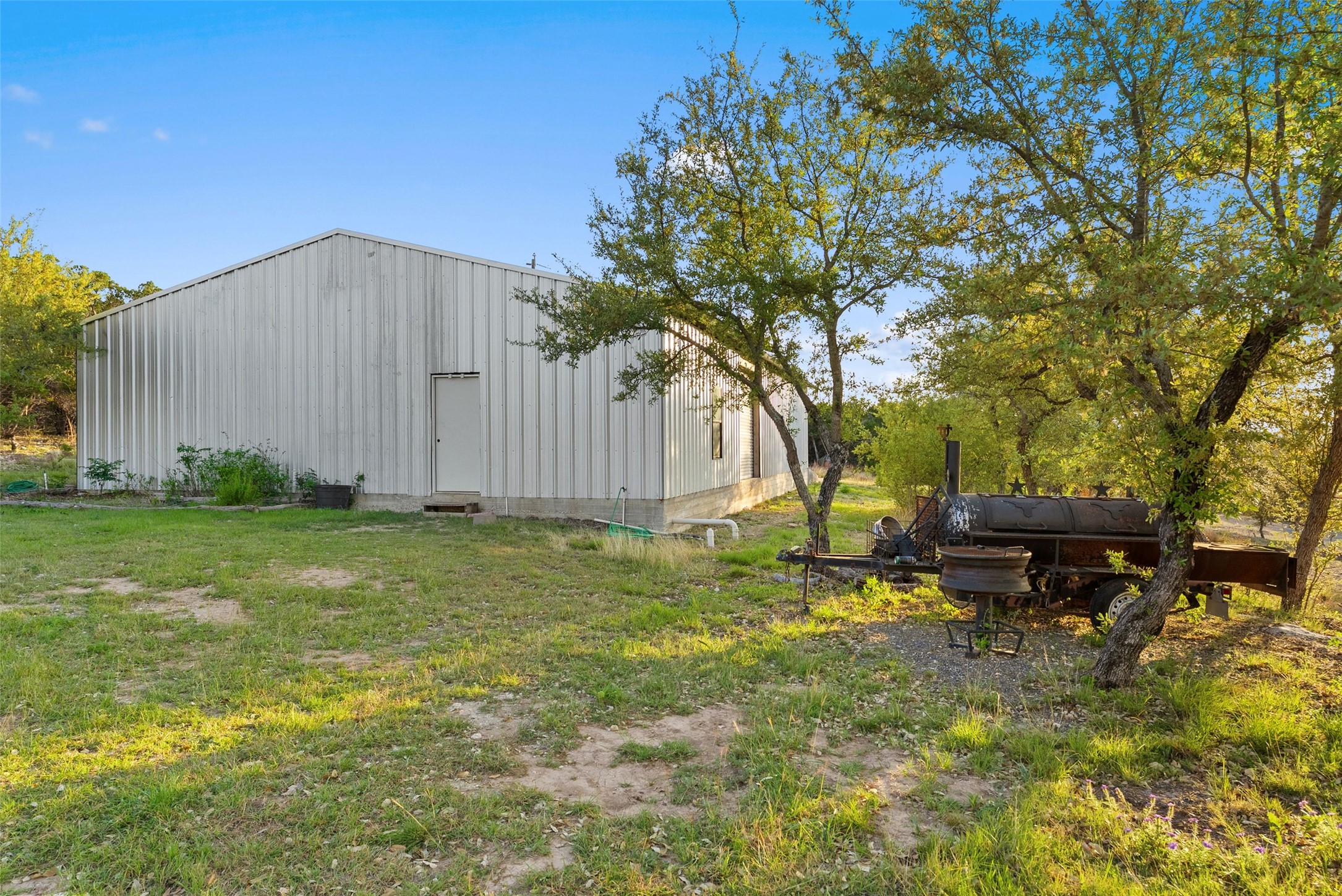 main property photo 28