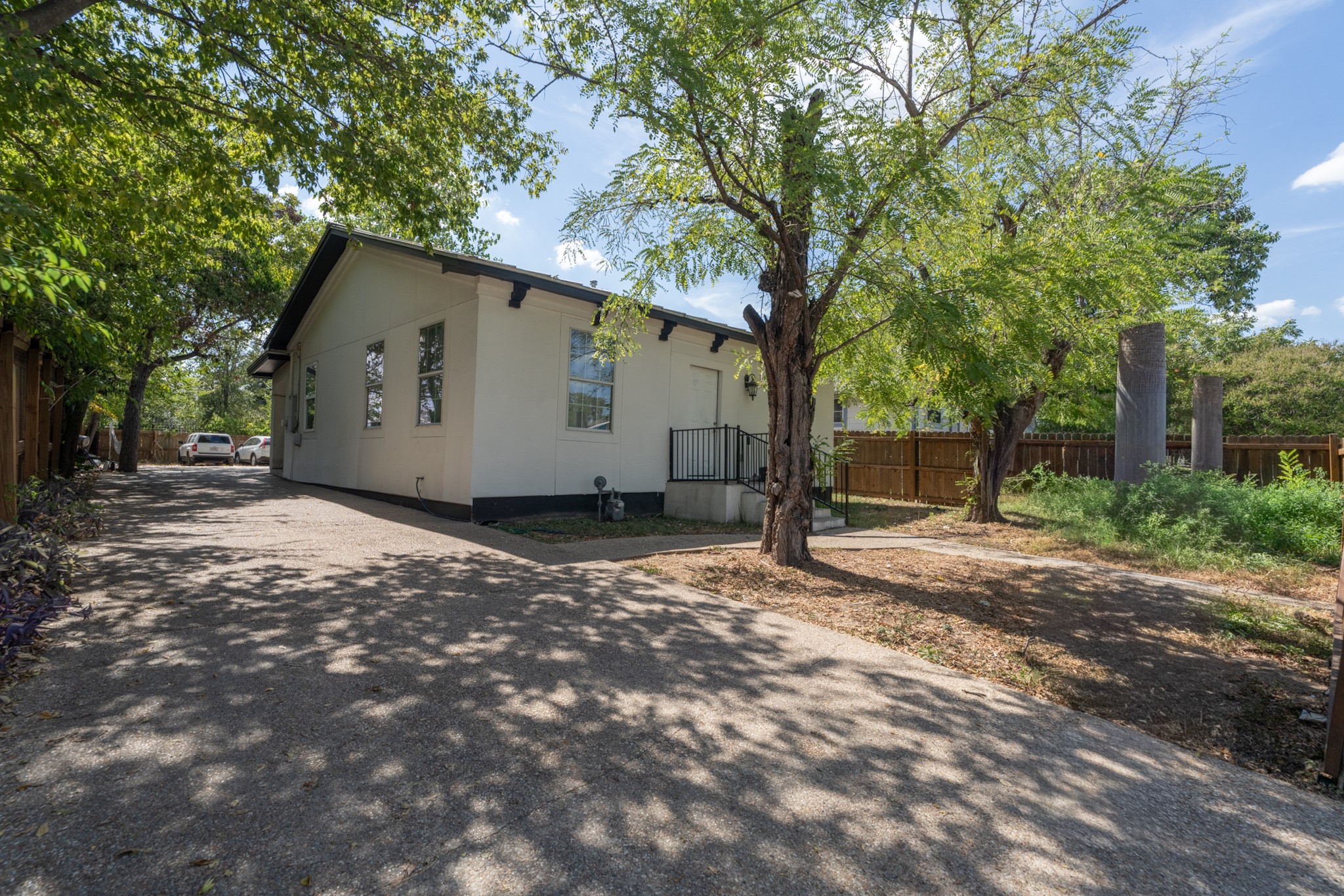 main property photo 11