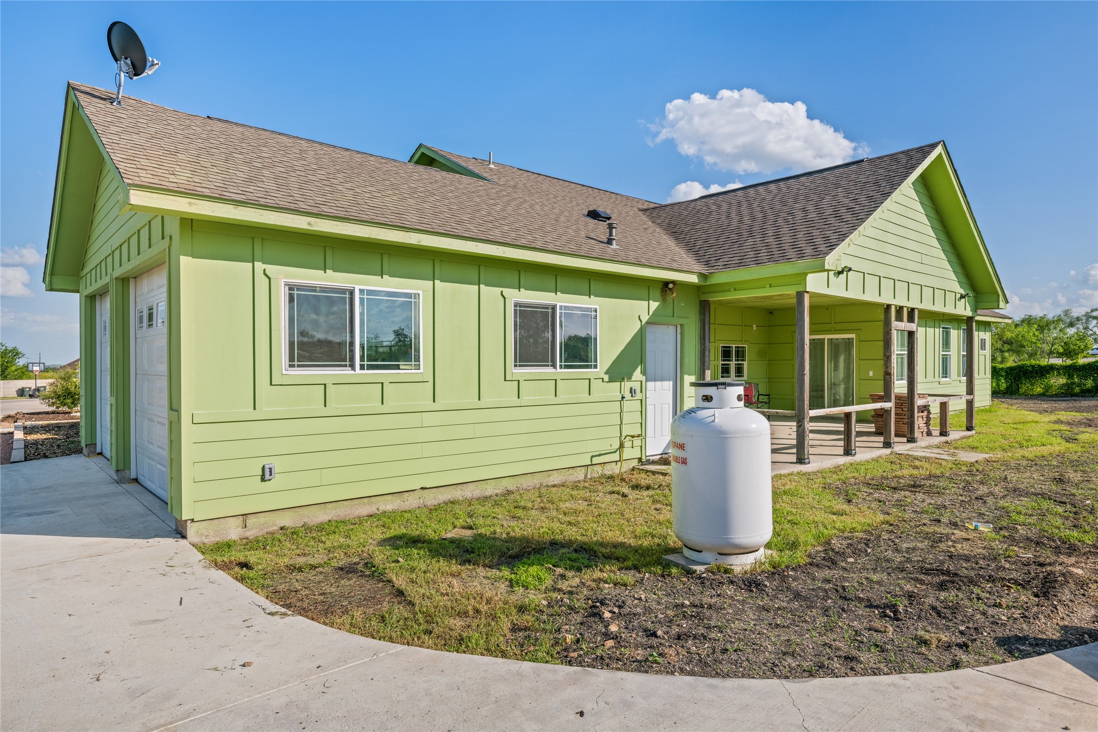 main property photo 28