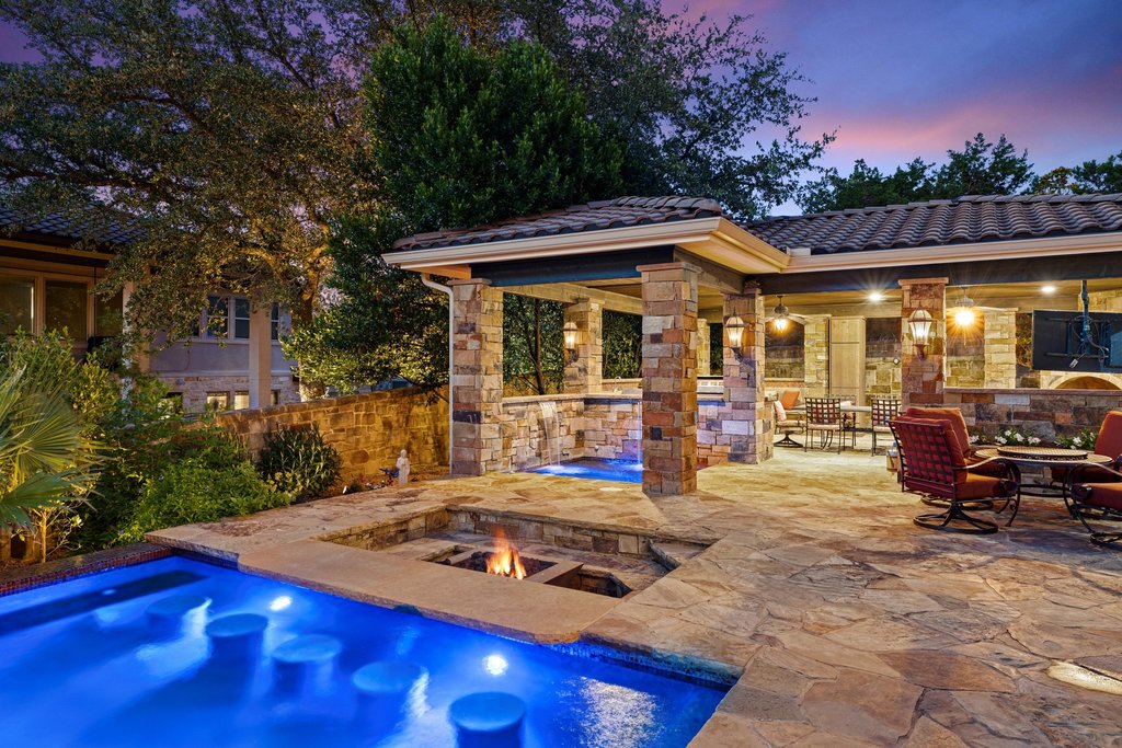 main property photo 31