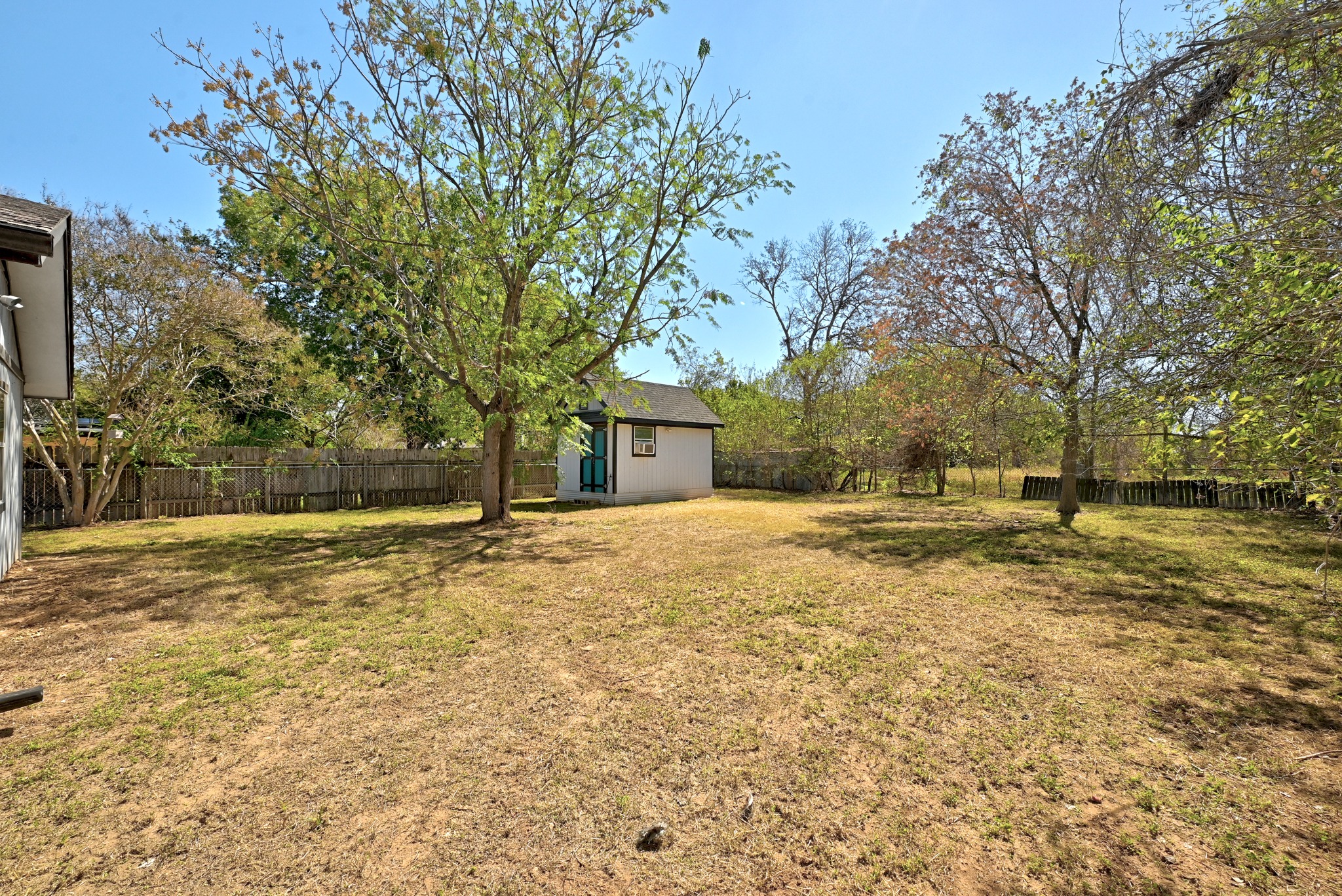 main property photo 23