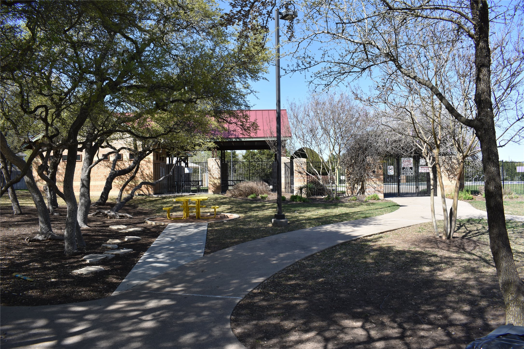 main property photo 28