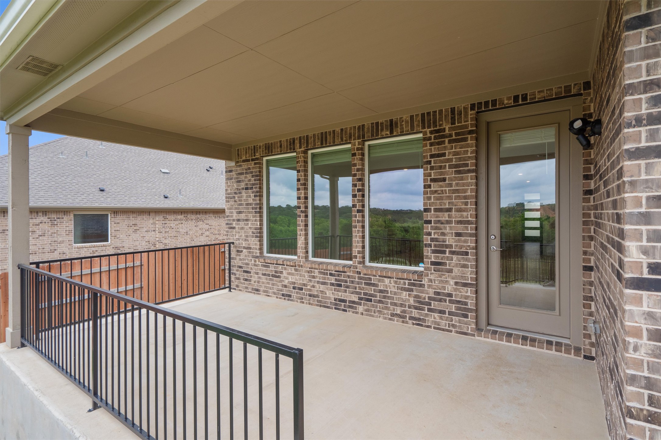 main property photo 33
