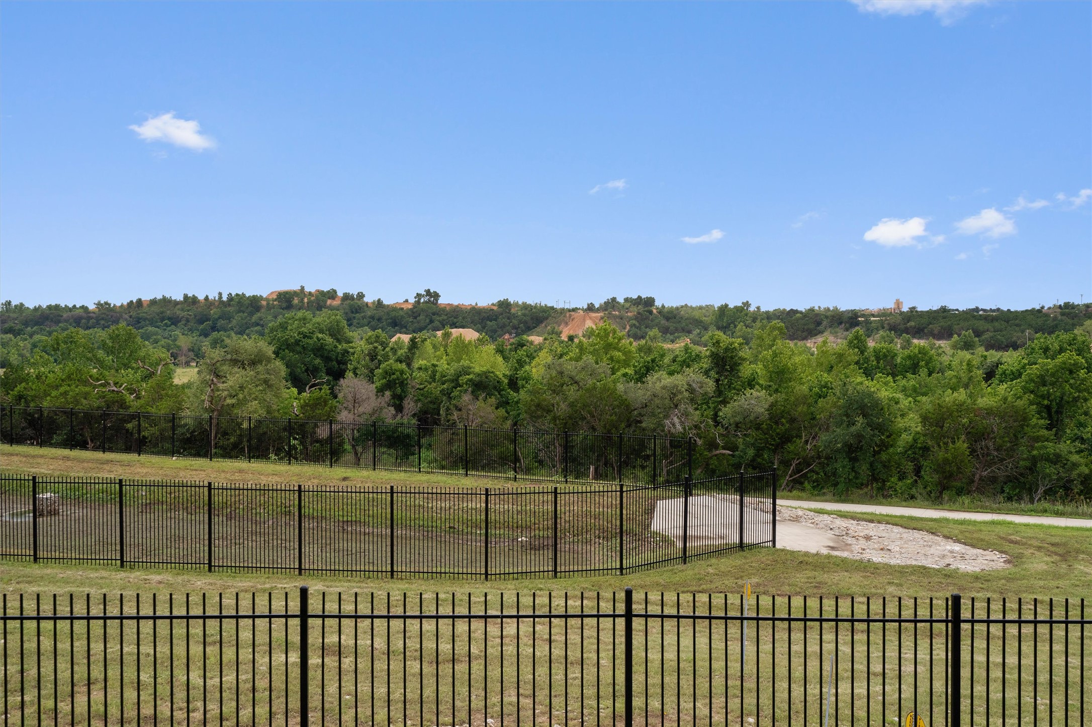 main property photo 34