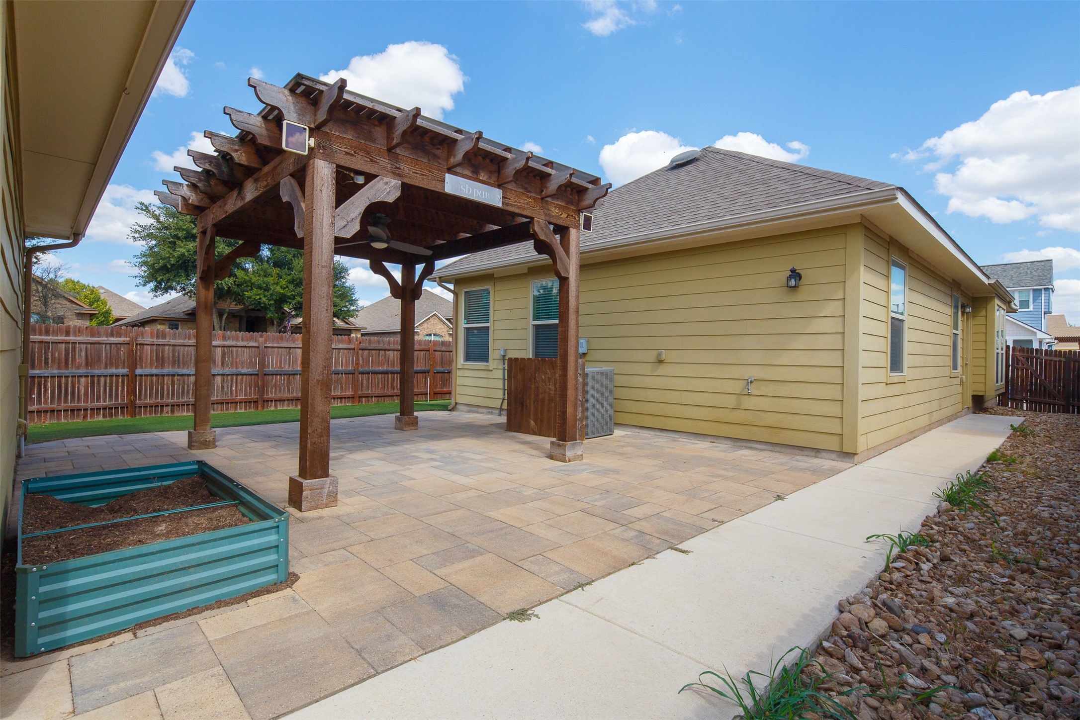 main property photo 23