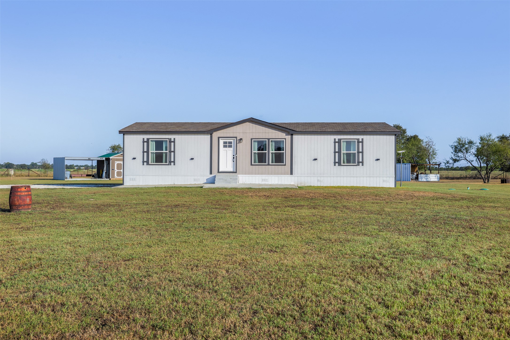 main property photo 25