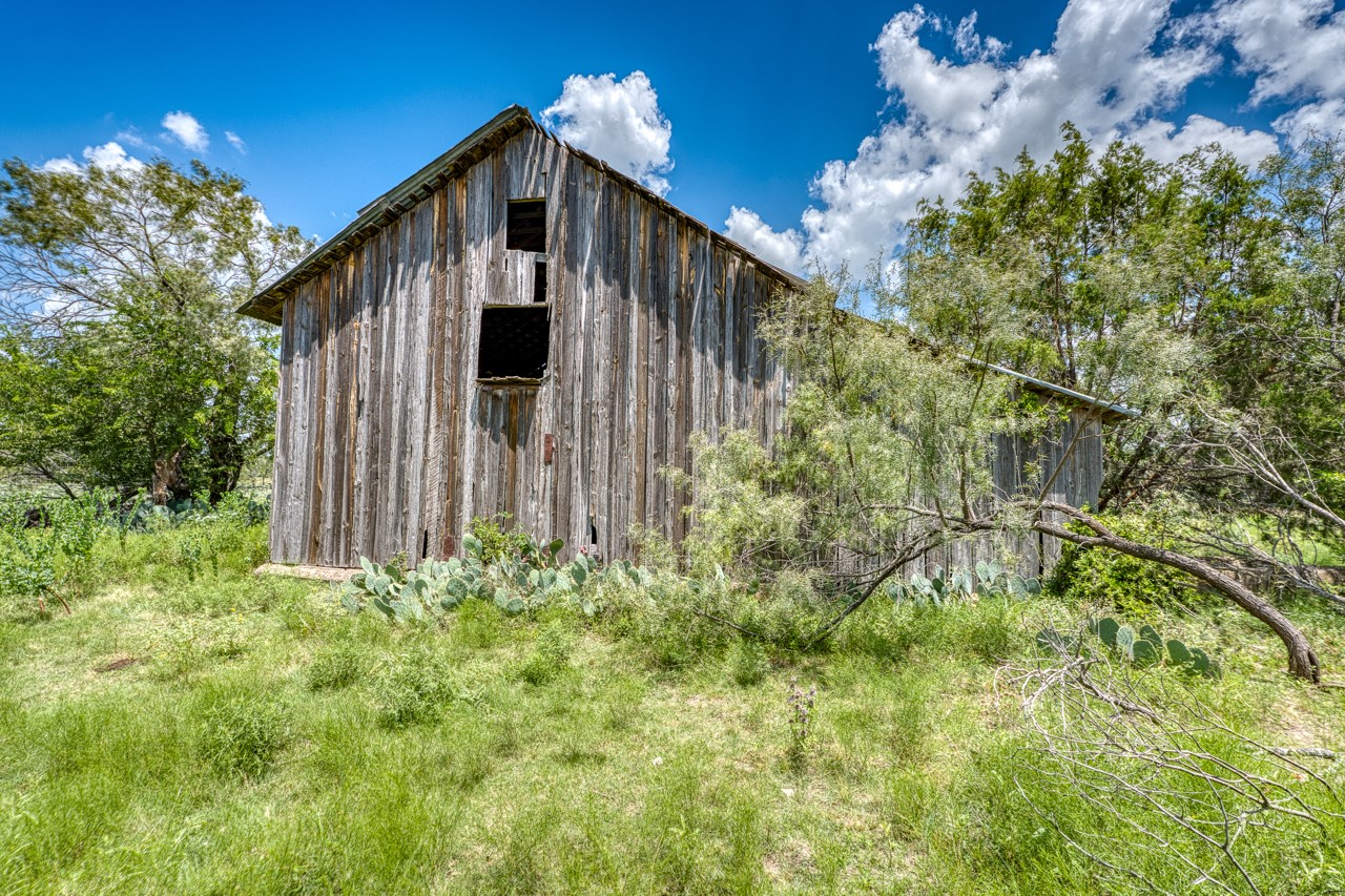 main property photo 11