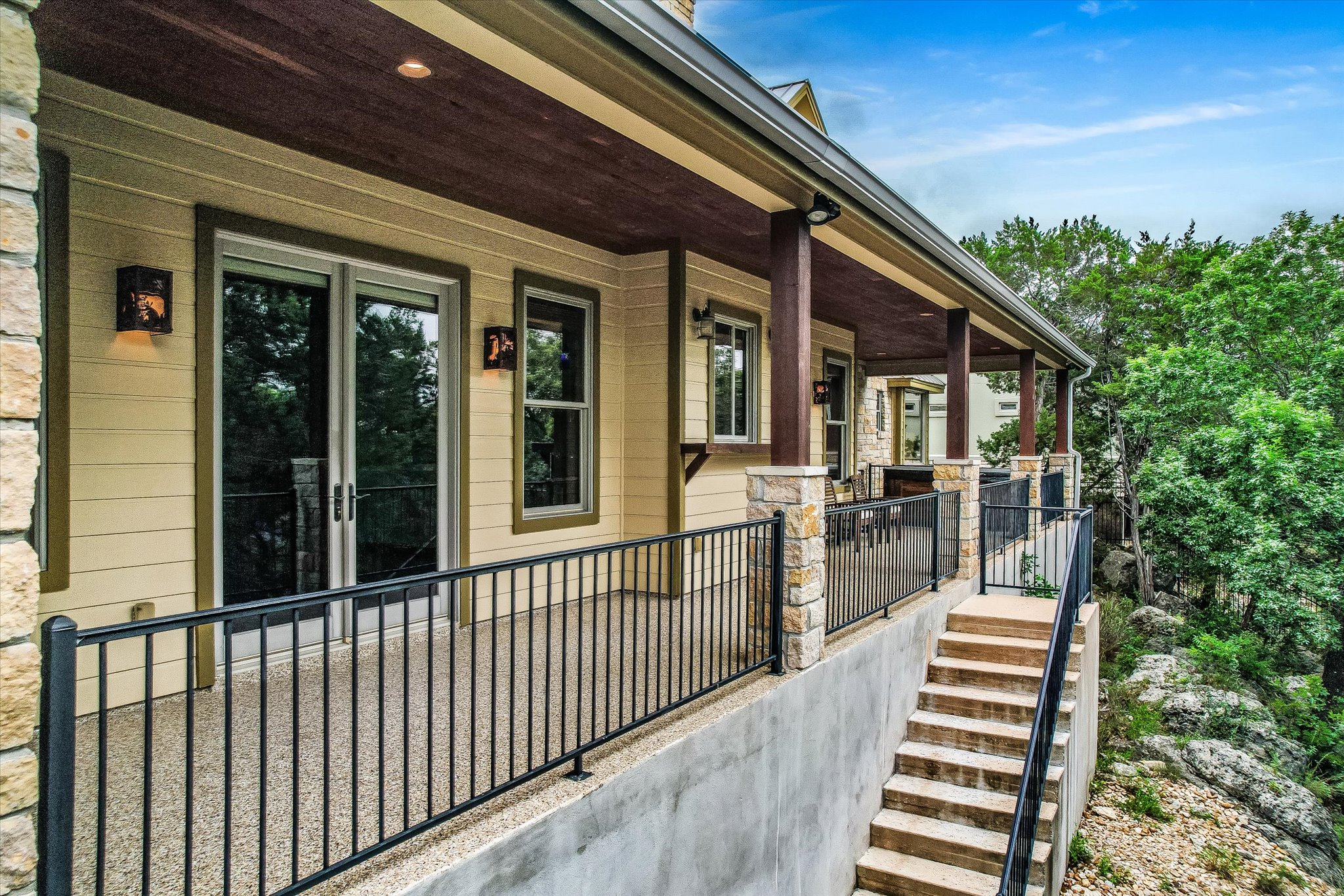 main property photo 28