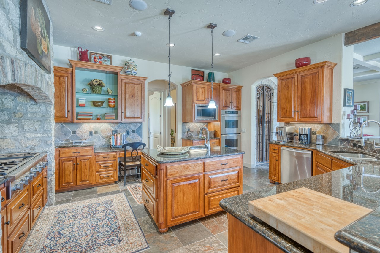 main property photo 12